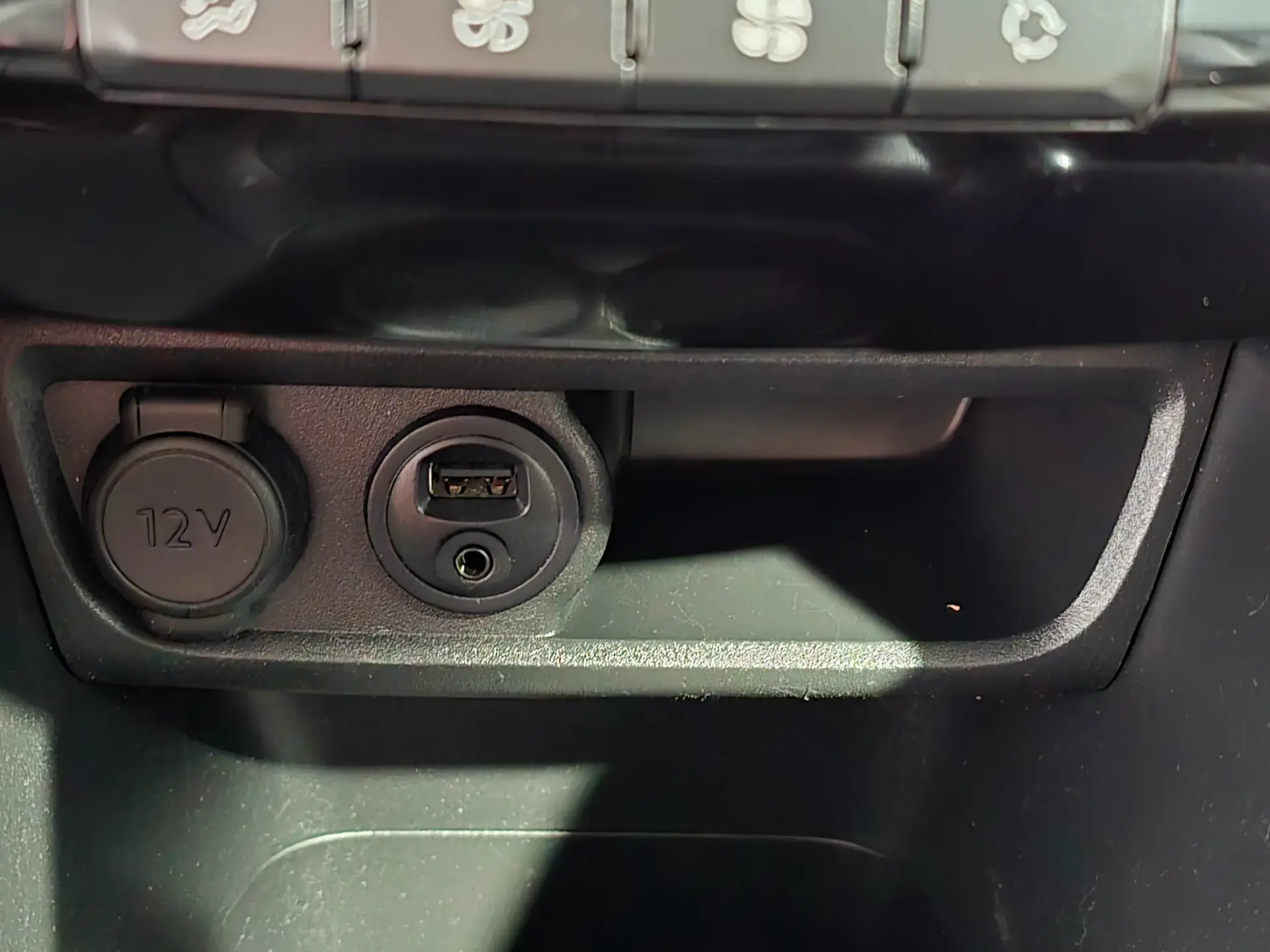 Peugeot 2008 1.2 PureTech Allure 10