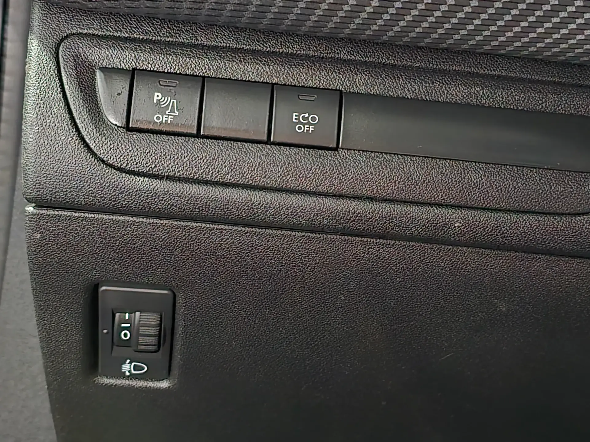 Peugeot 2008 1.2 PureTech Allure 14