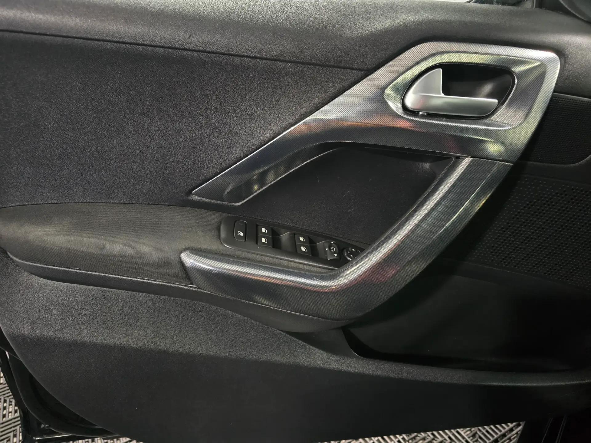 Peugeot 2008 1.2 PureTech Allure 15