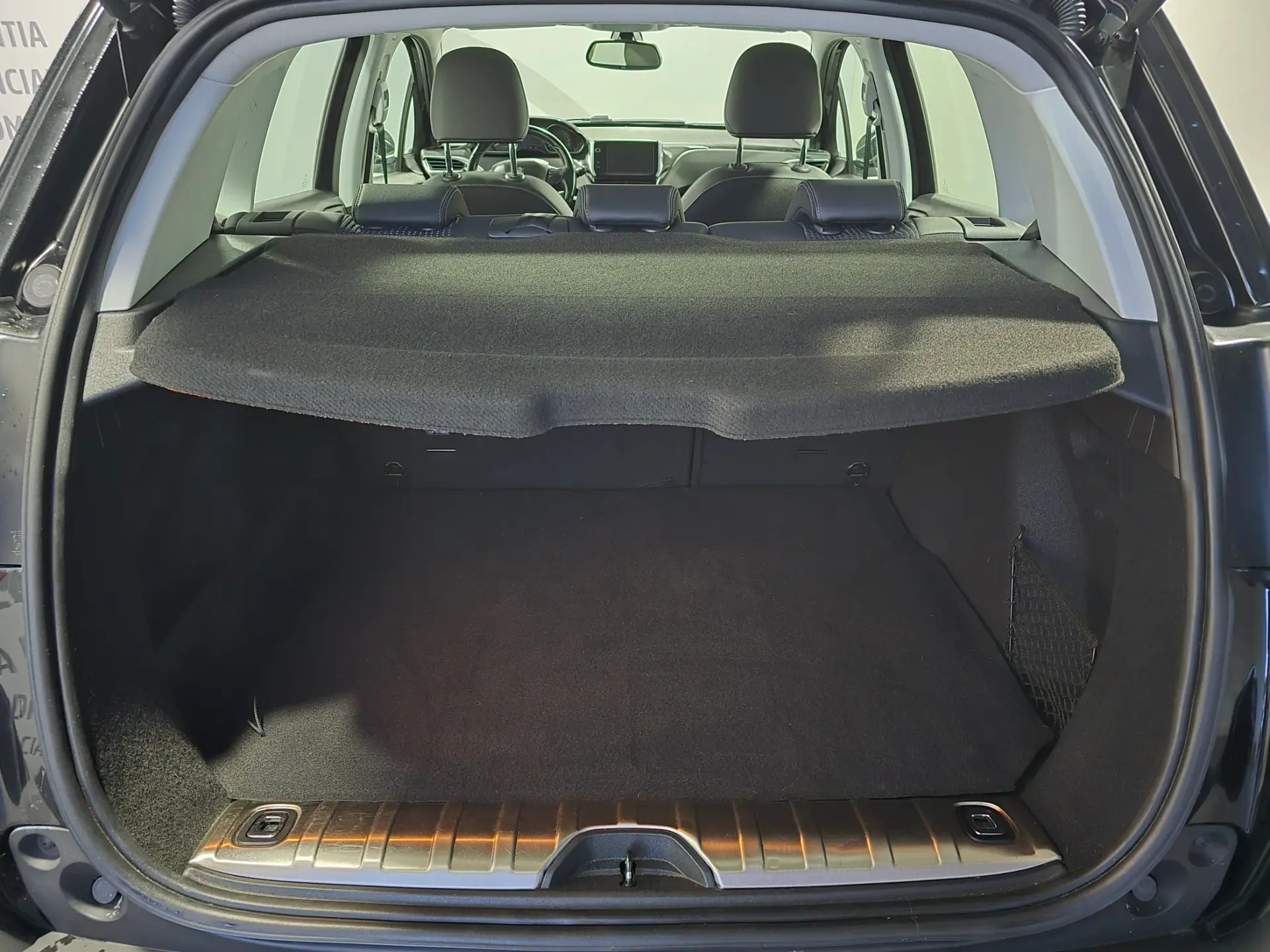 Peugeot 2008 1.2 PureTech Allure 21