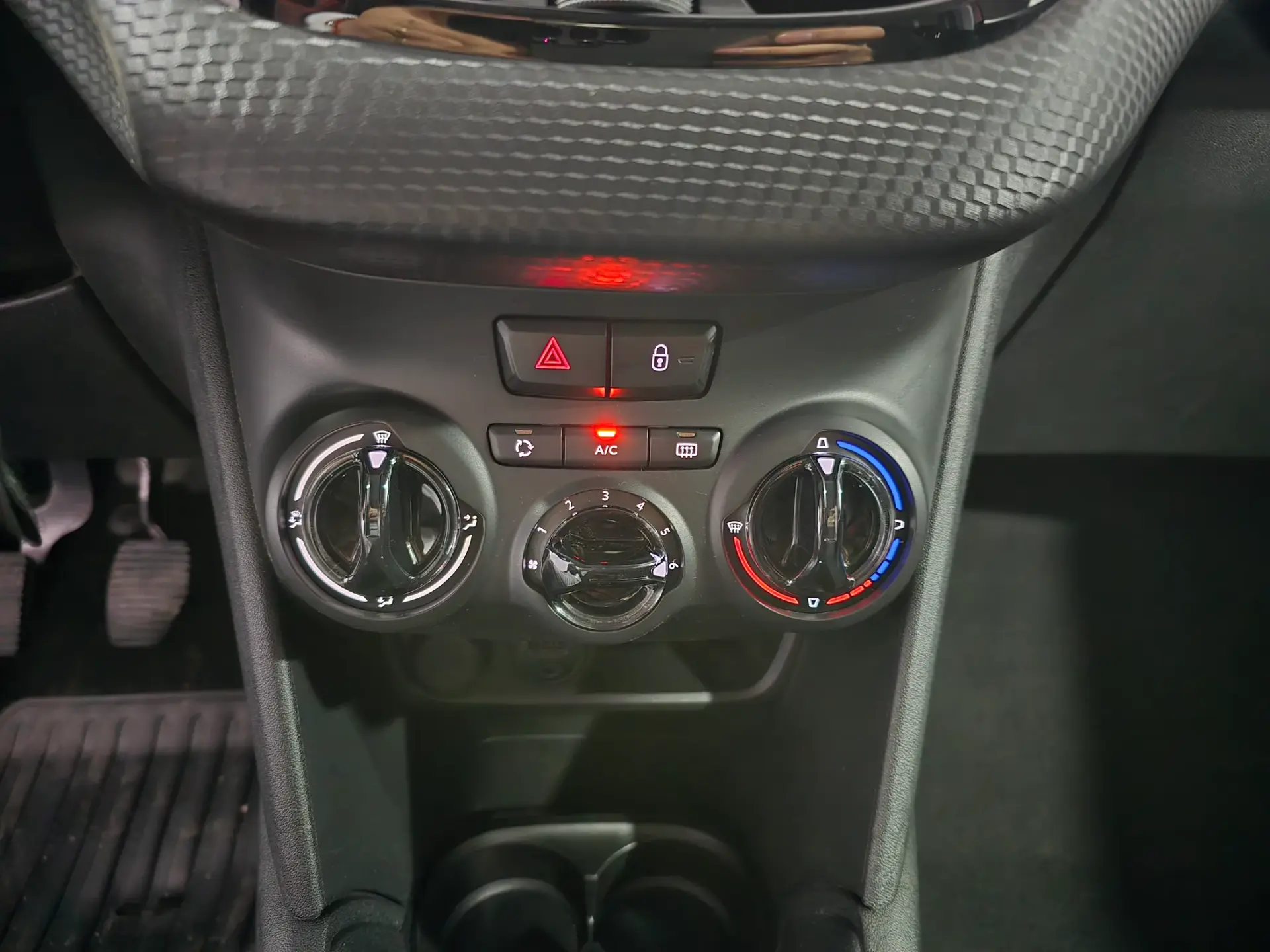 Peugeot 208 1.2 PureTech Style 7