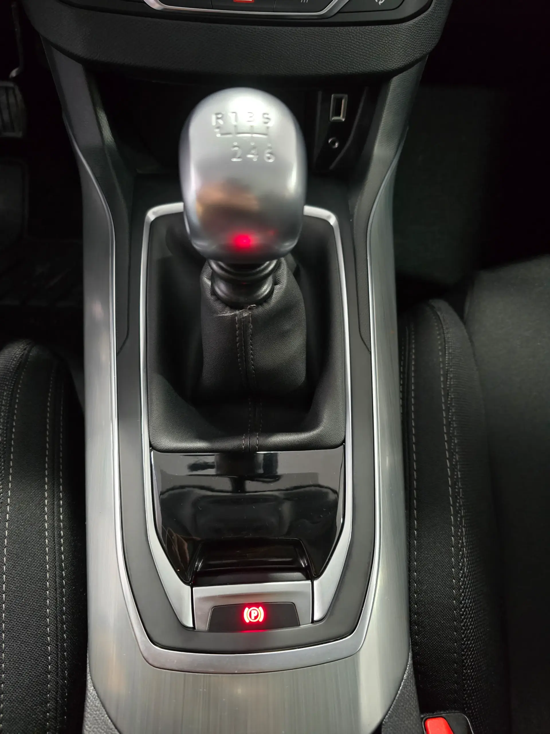 Peugeot 308 1.6 BlueHDi Allure 11