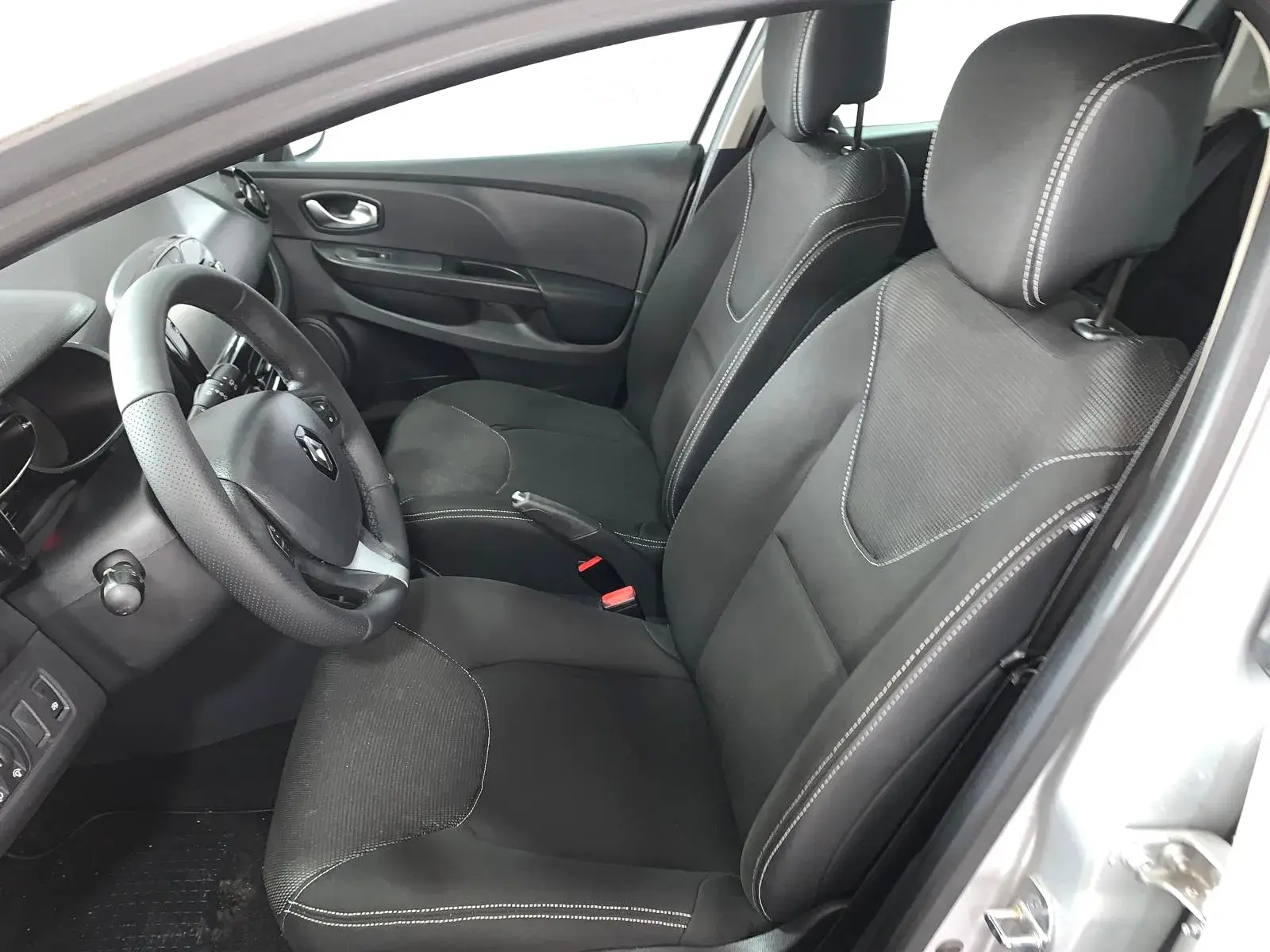 Renault Clio 1.5 dCi Dynamique S 8