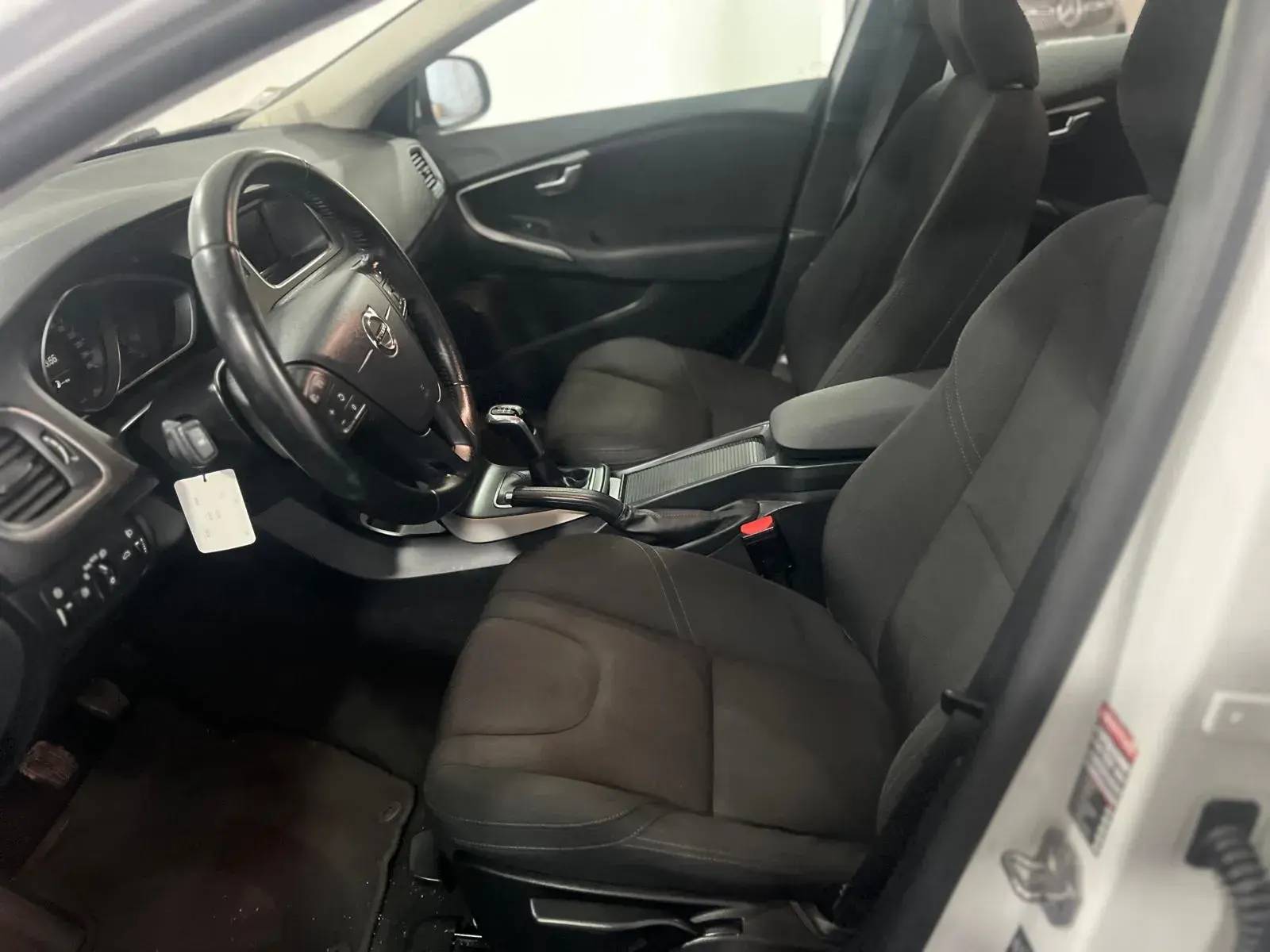 Volvo V40 2.0 D2 Momentum 10