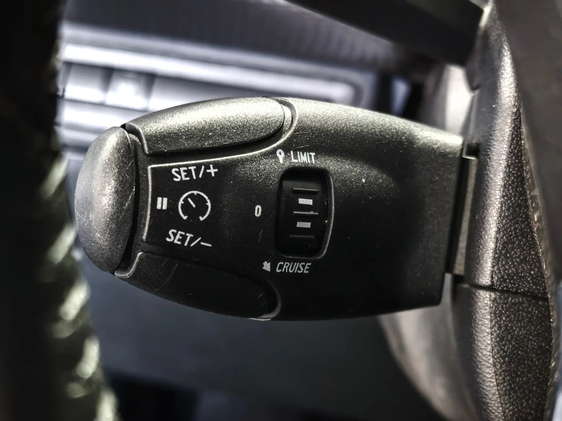 Peugeot 2008 1.2 PureTech Signature 16