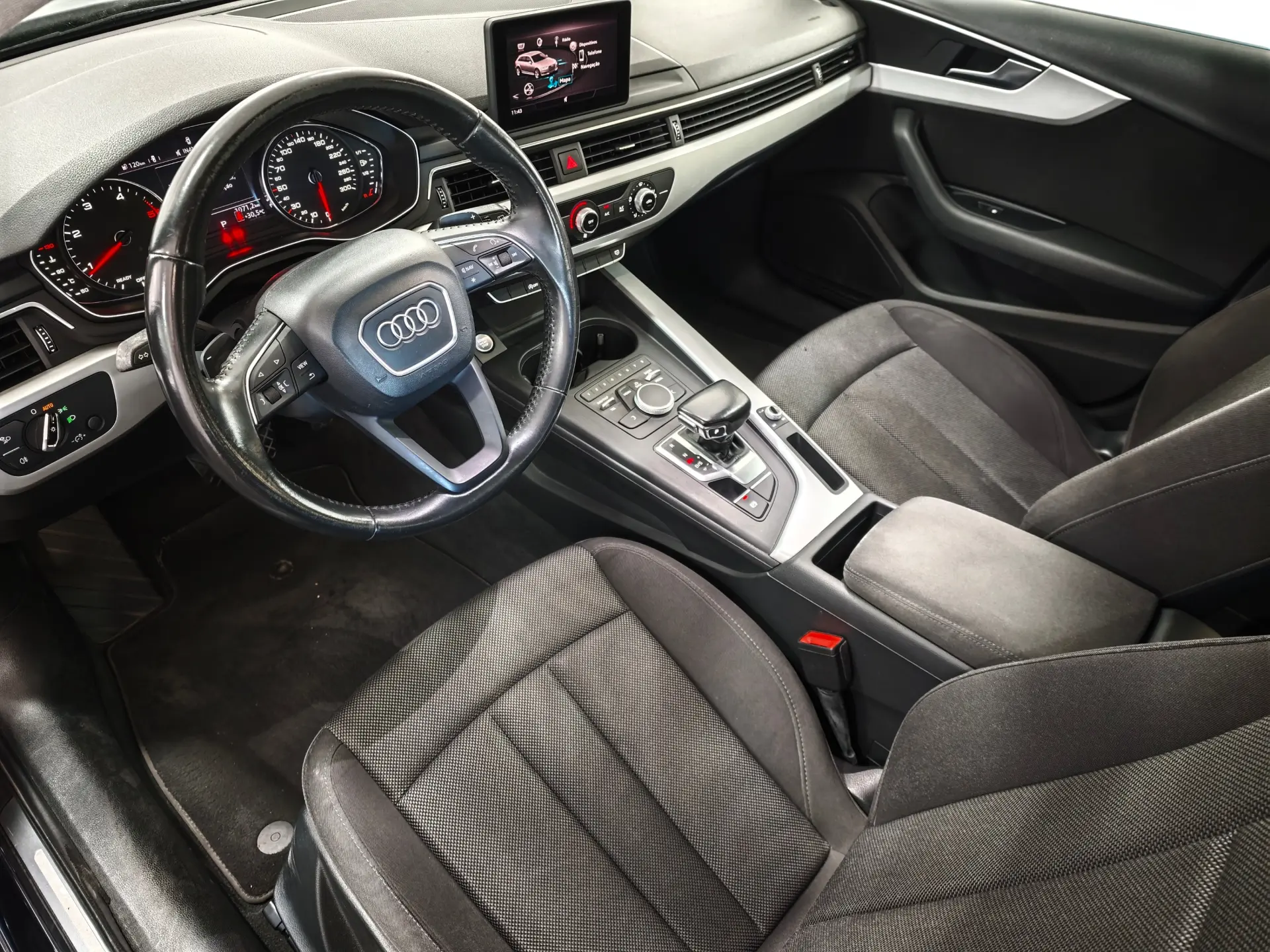 Audi A4 Avant 2.0 TDI Advance S tronic 23