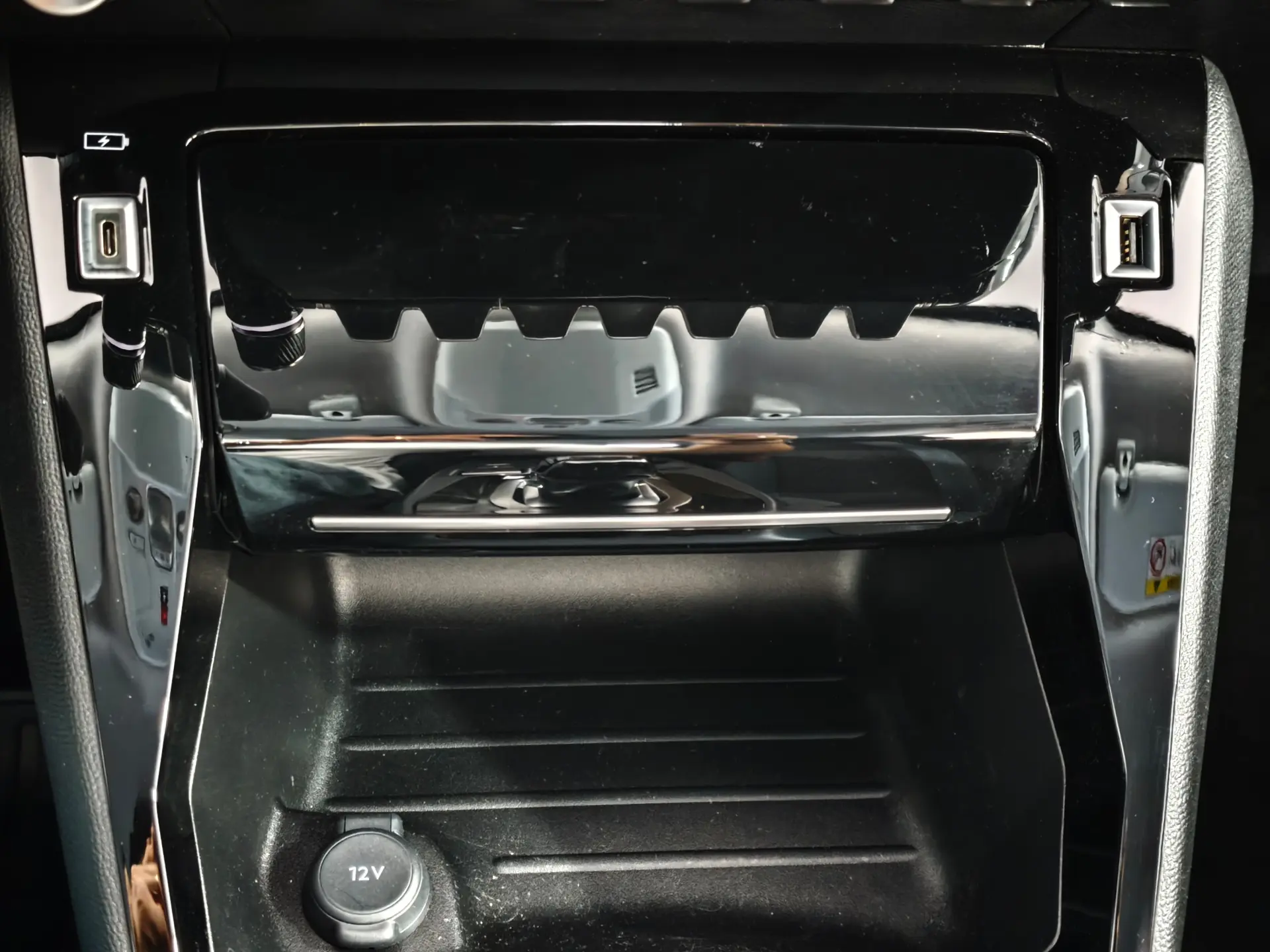Peugeot e-2008 Allure 15