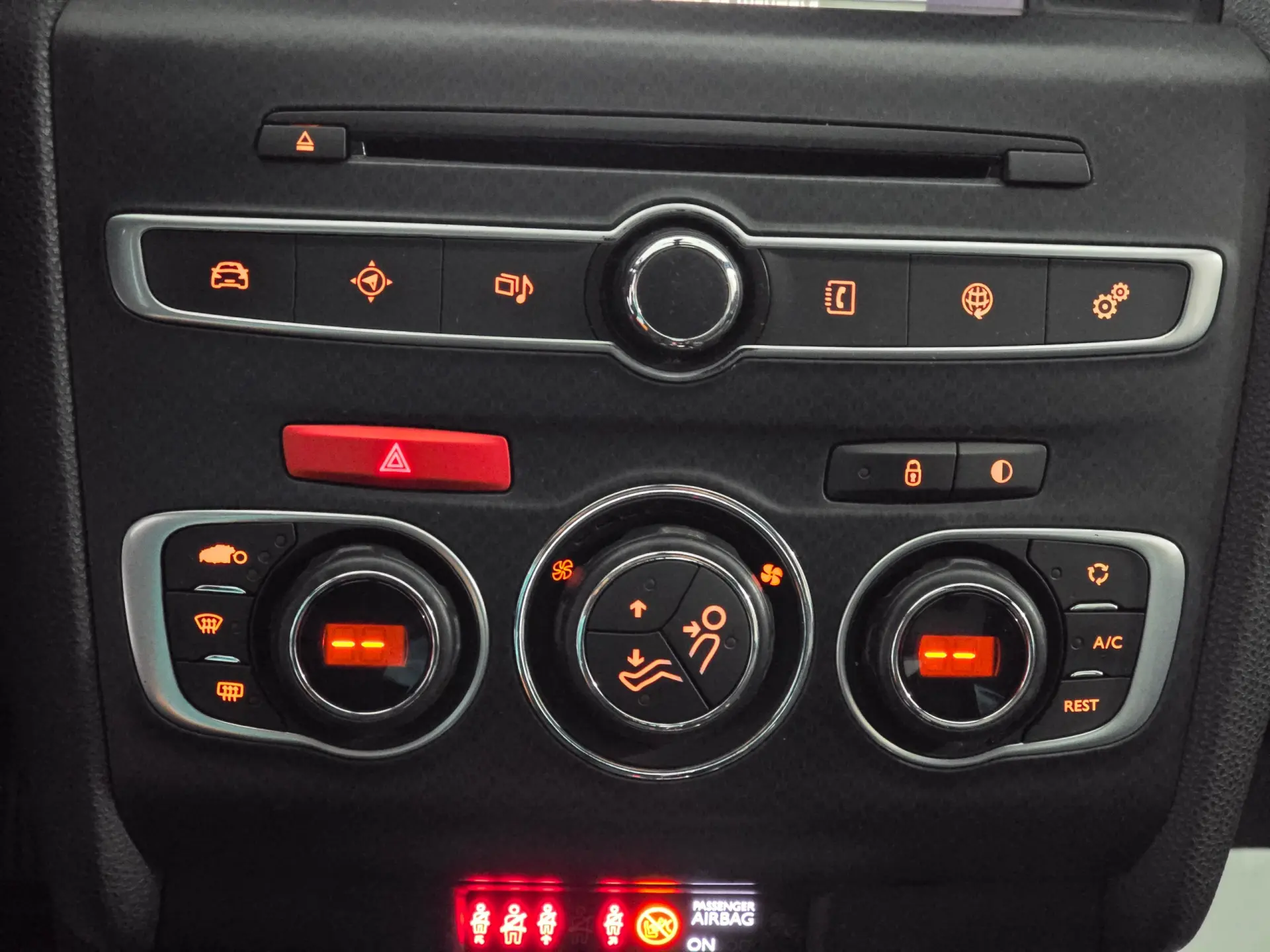 Citroën DS4 1.6 BlueHDi So Chic EAT6 10