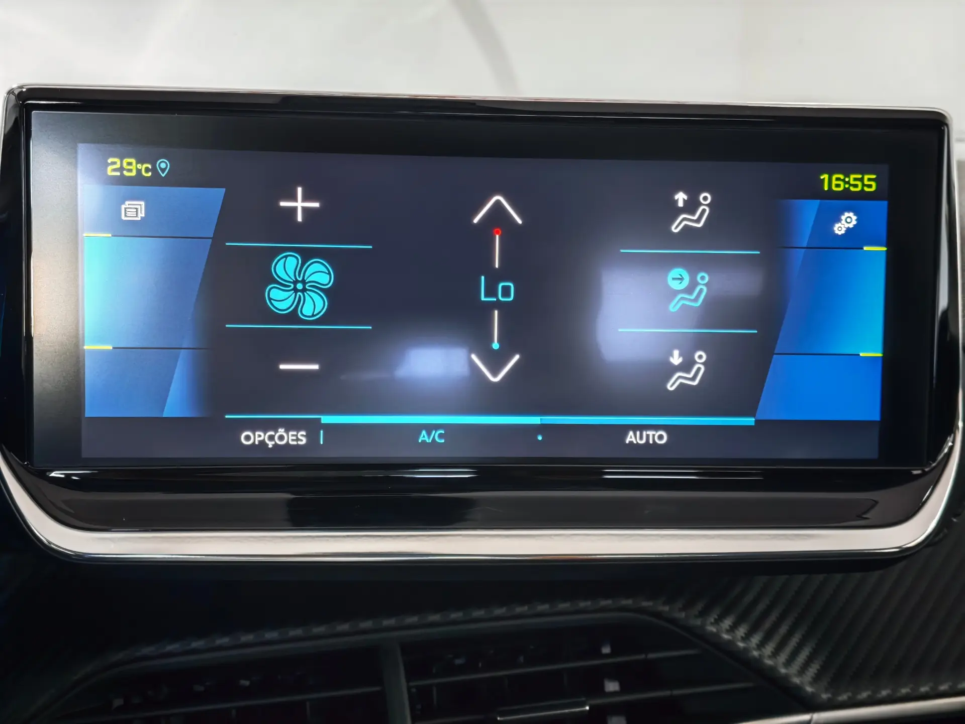Peugeot e-2008 Allure 9