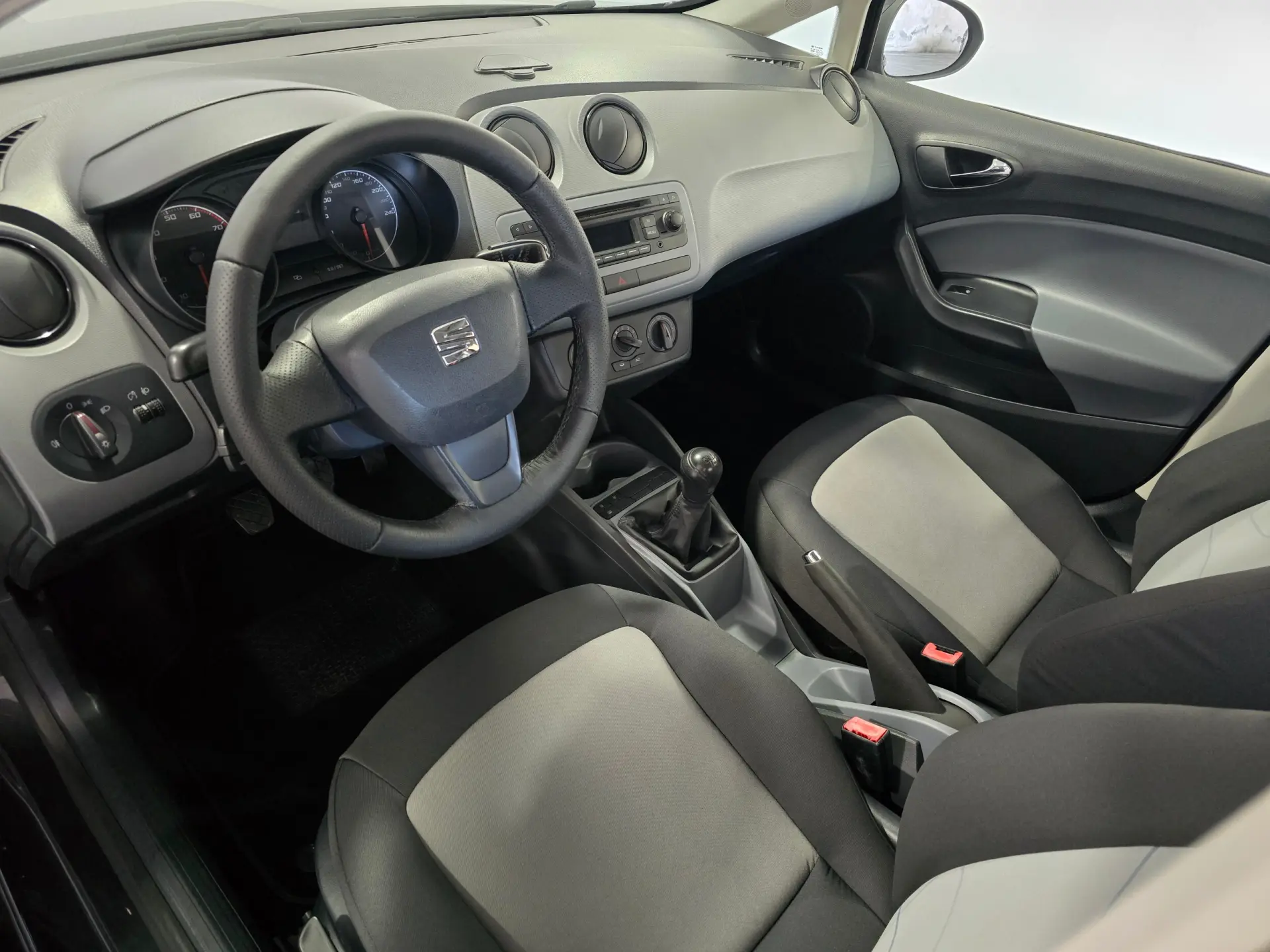 SEAT Ibiza 1.2 12V Reference 18