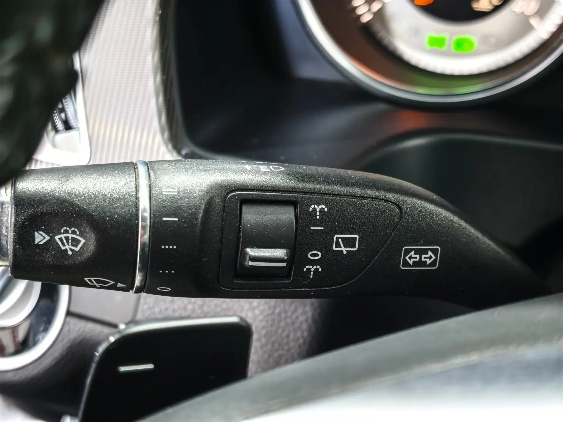Mercedes-Benz E 220 BlueTEC BE Edition Auto. 23