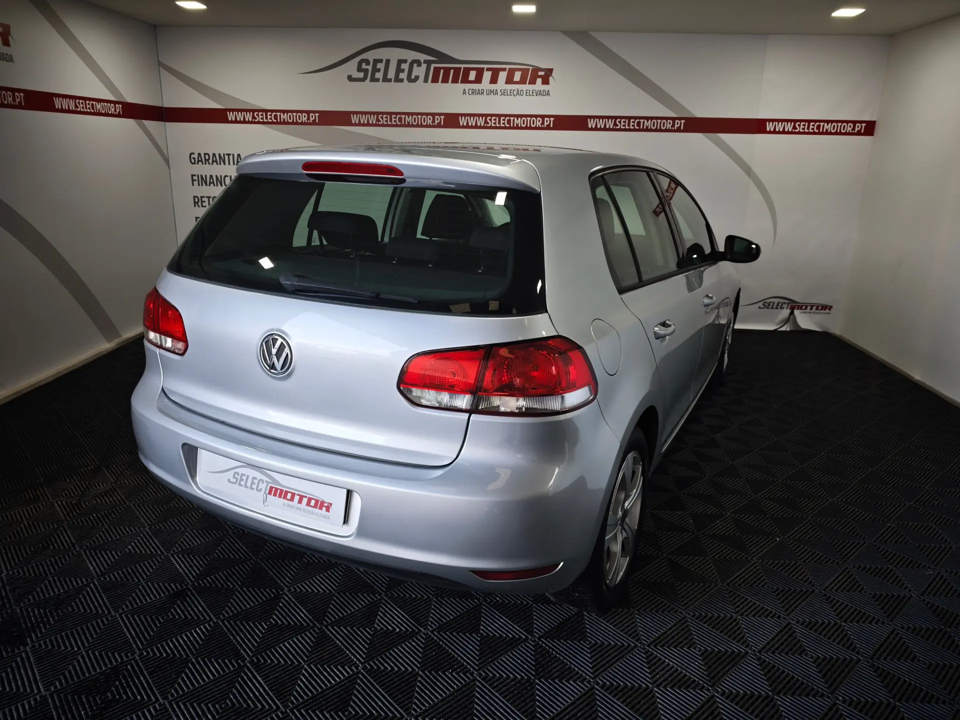 Volkswagen Golf 1.6 TDi Confortline 4
