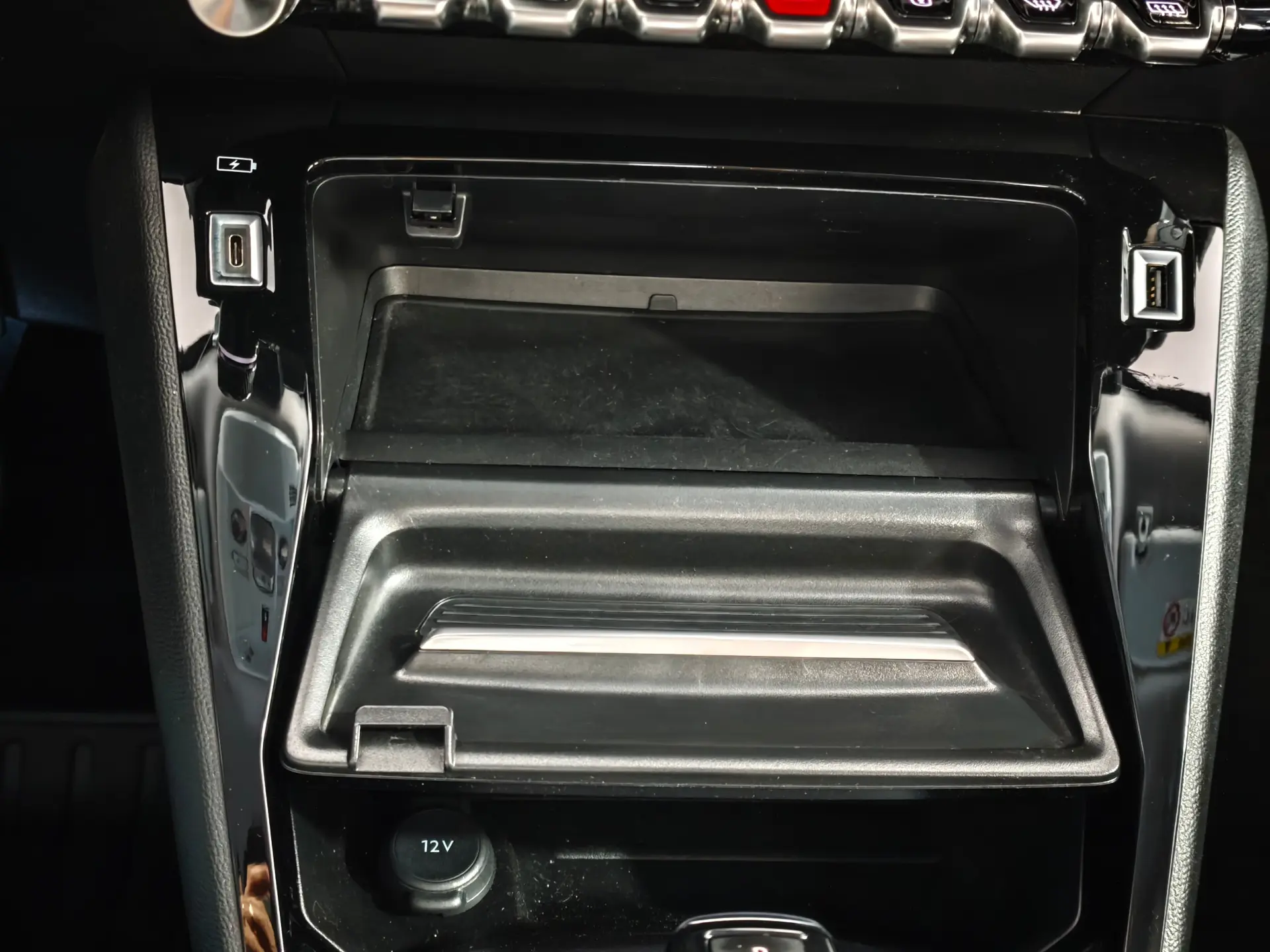 Peugeot e-2008 Allure 16