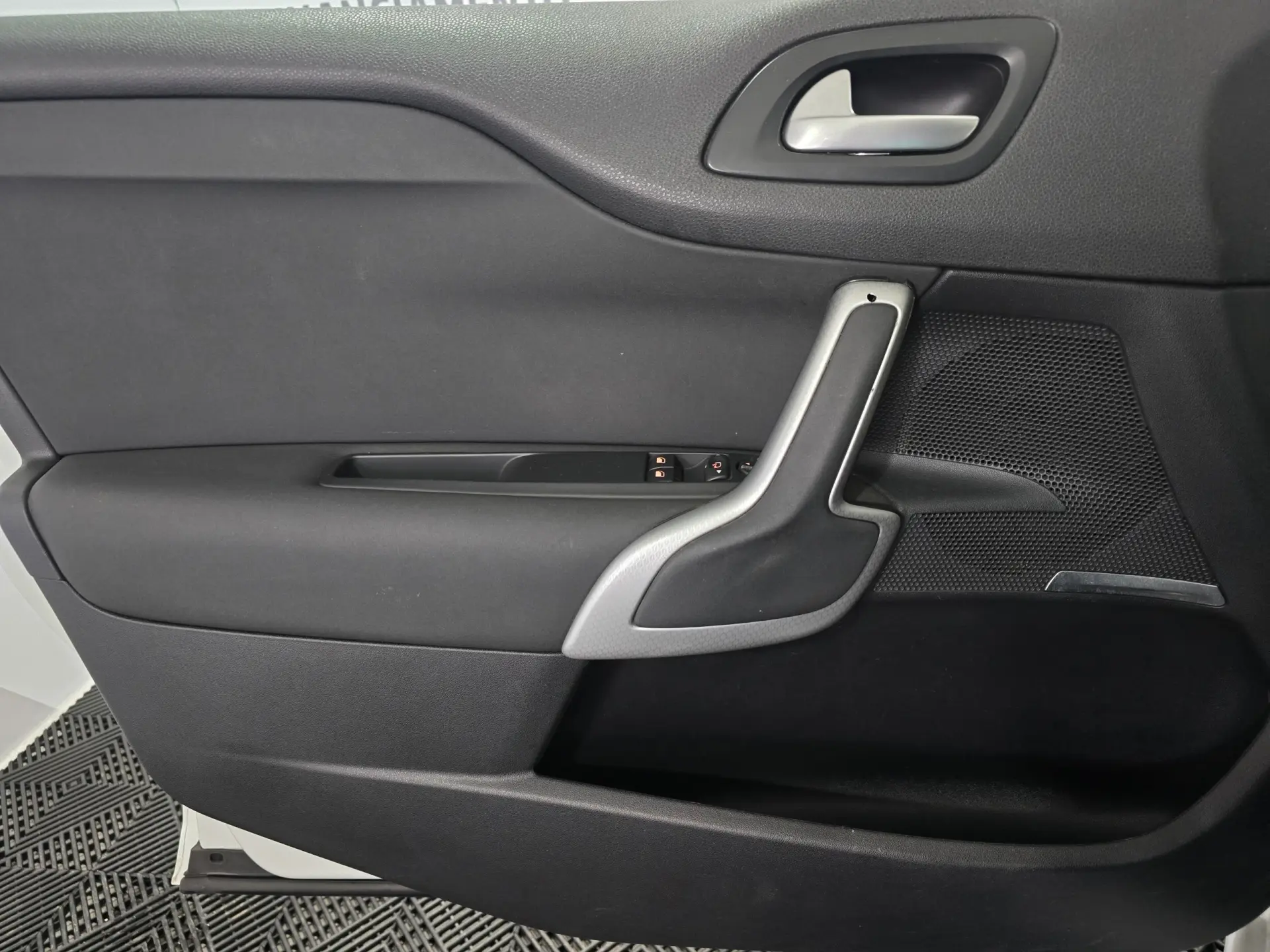 Citroën DS4 1.6 BlueHDi So Chic EAT6 15