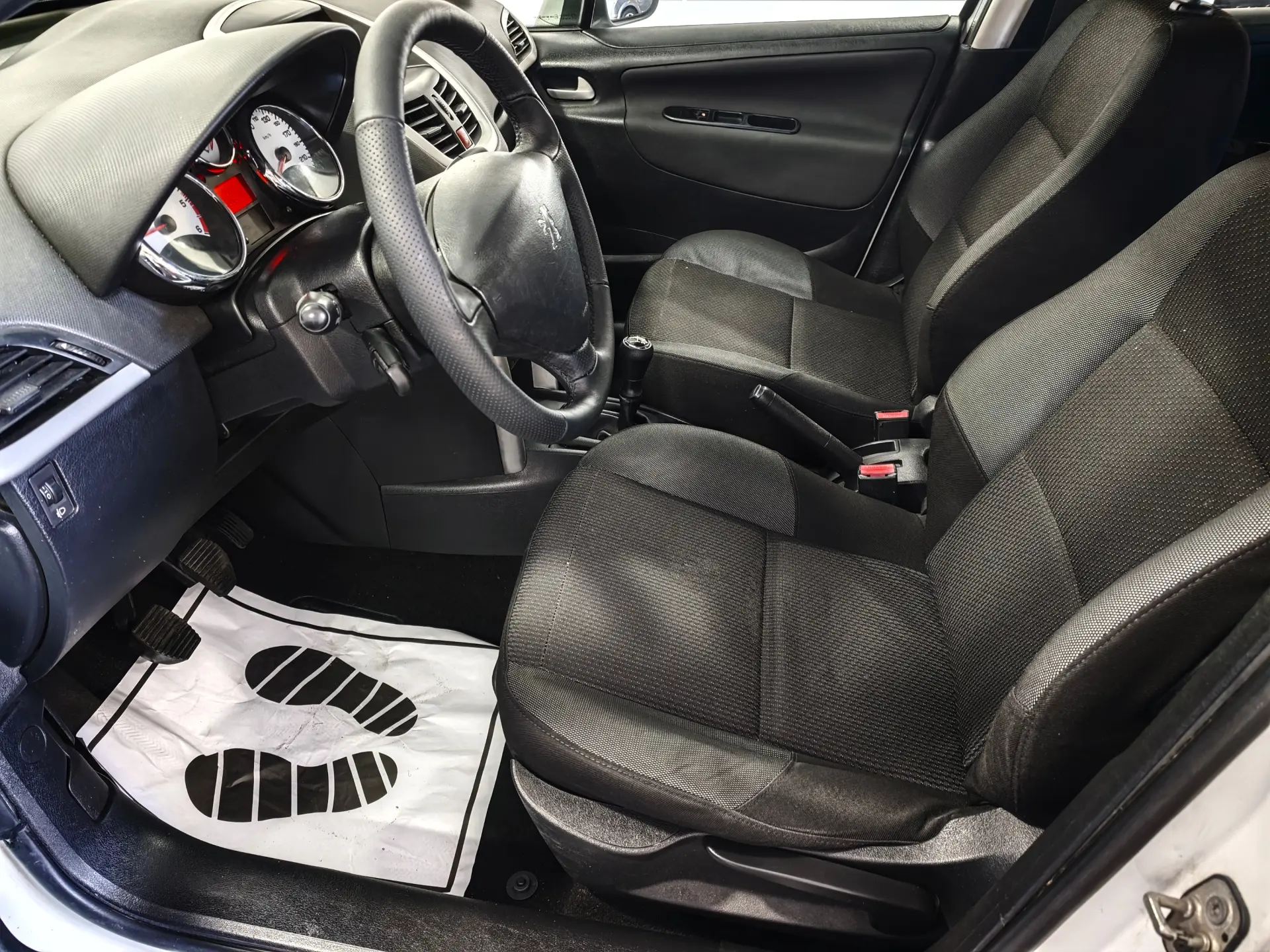 Peugeot 207 1.4 HDi Urban 19