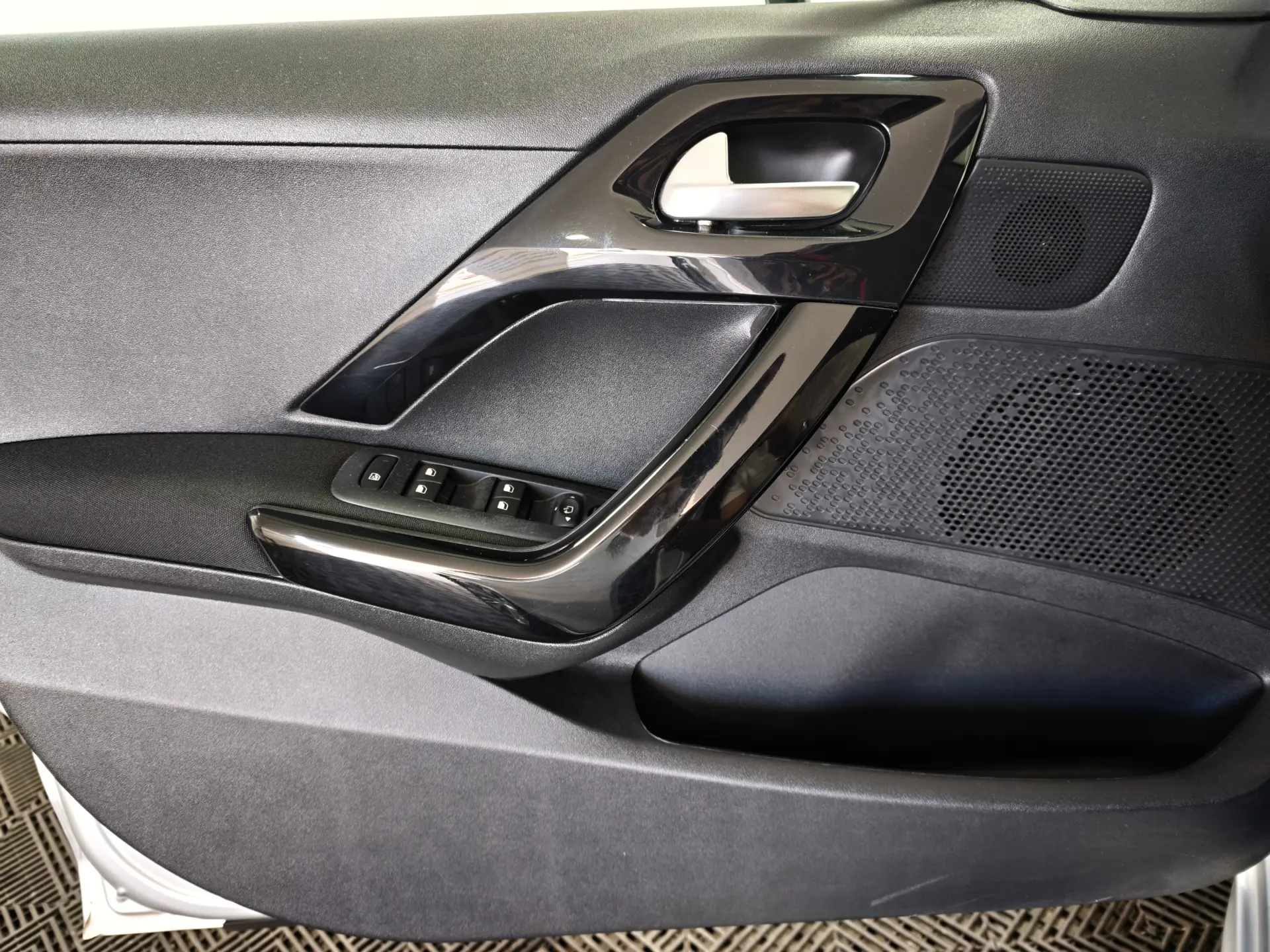 Peugeot 208 1.6 BlueHDi Active 19