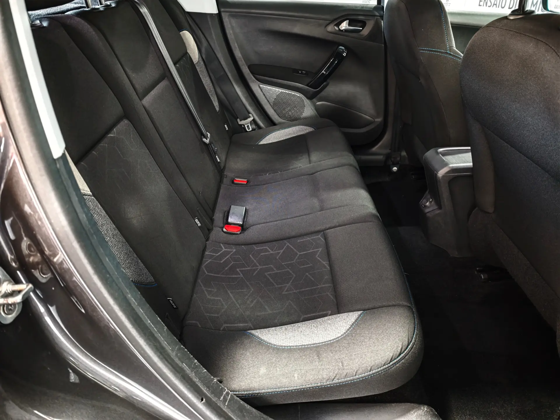 Peugeot 2008 1.2 PureTech Signature 22