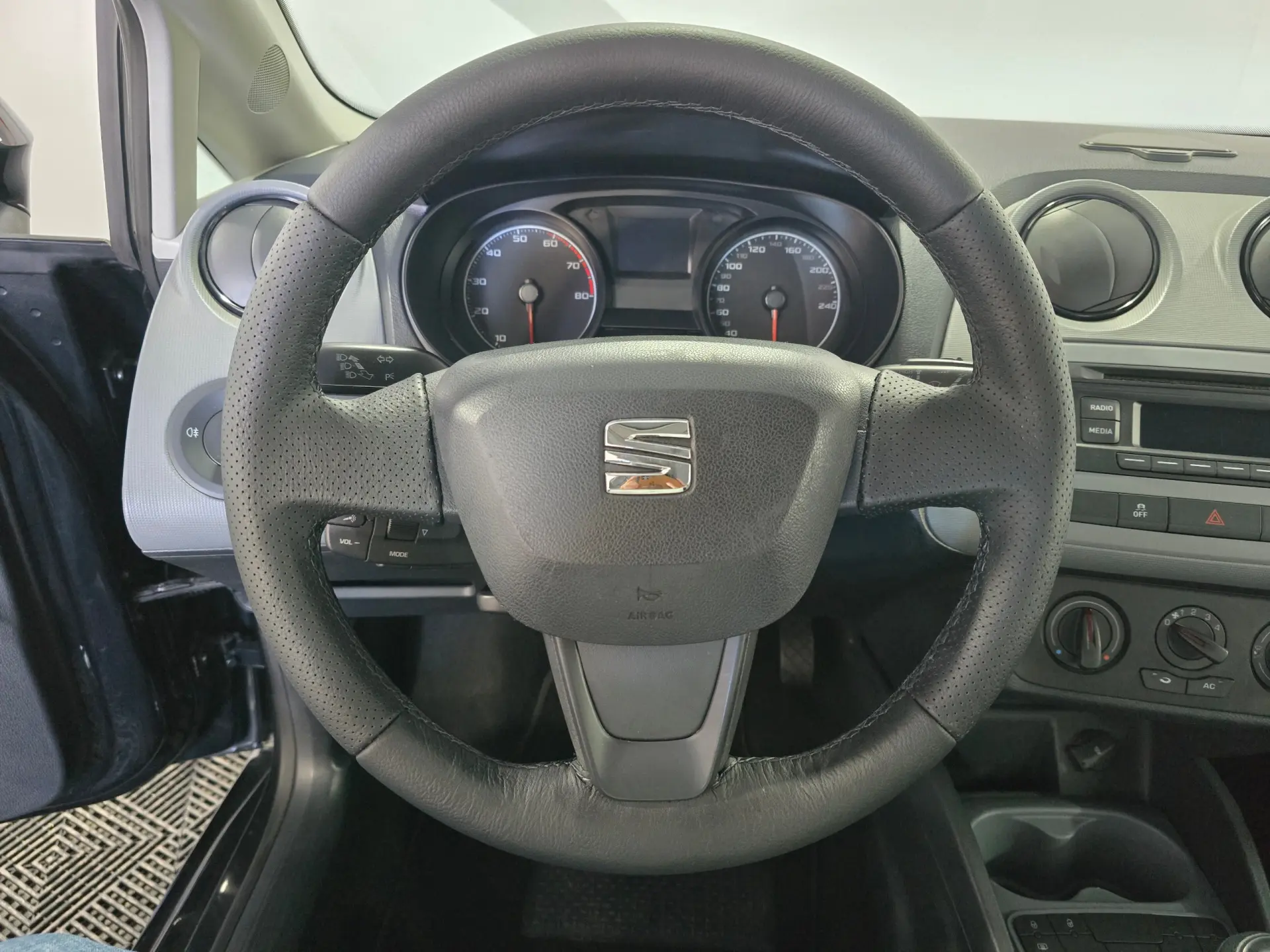 SEAT Ibiza 1.2 12V Reference 13