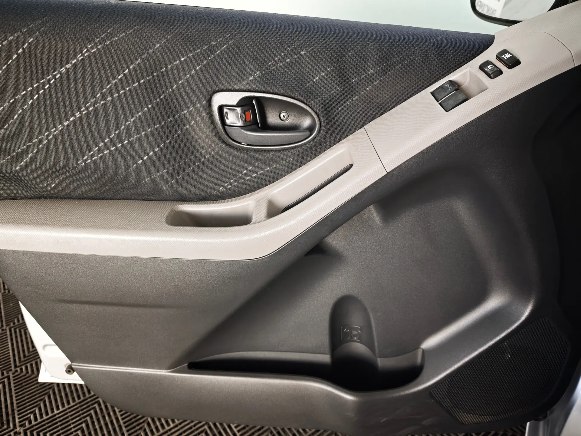 Toyota Yaris 1.0 VVT-i Comfort 16