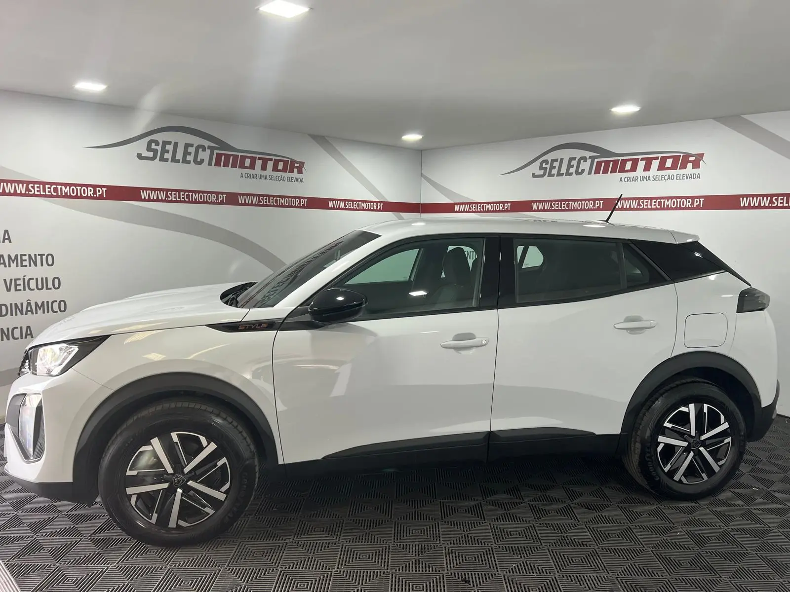 Peugeot e-2008 54 kWh SE Style 3