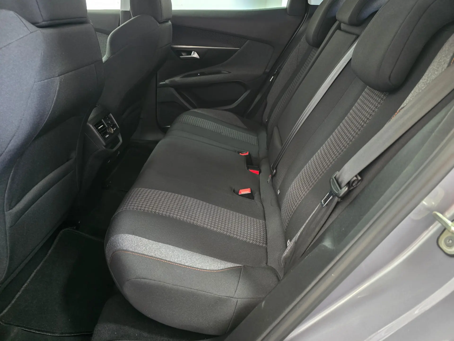 Peugeot 3008 PureTech 130 Stop & Start GPF EAT8 Active Pack 19