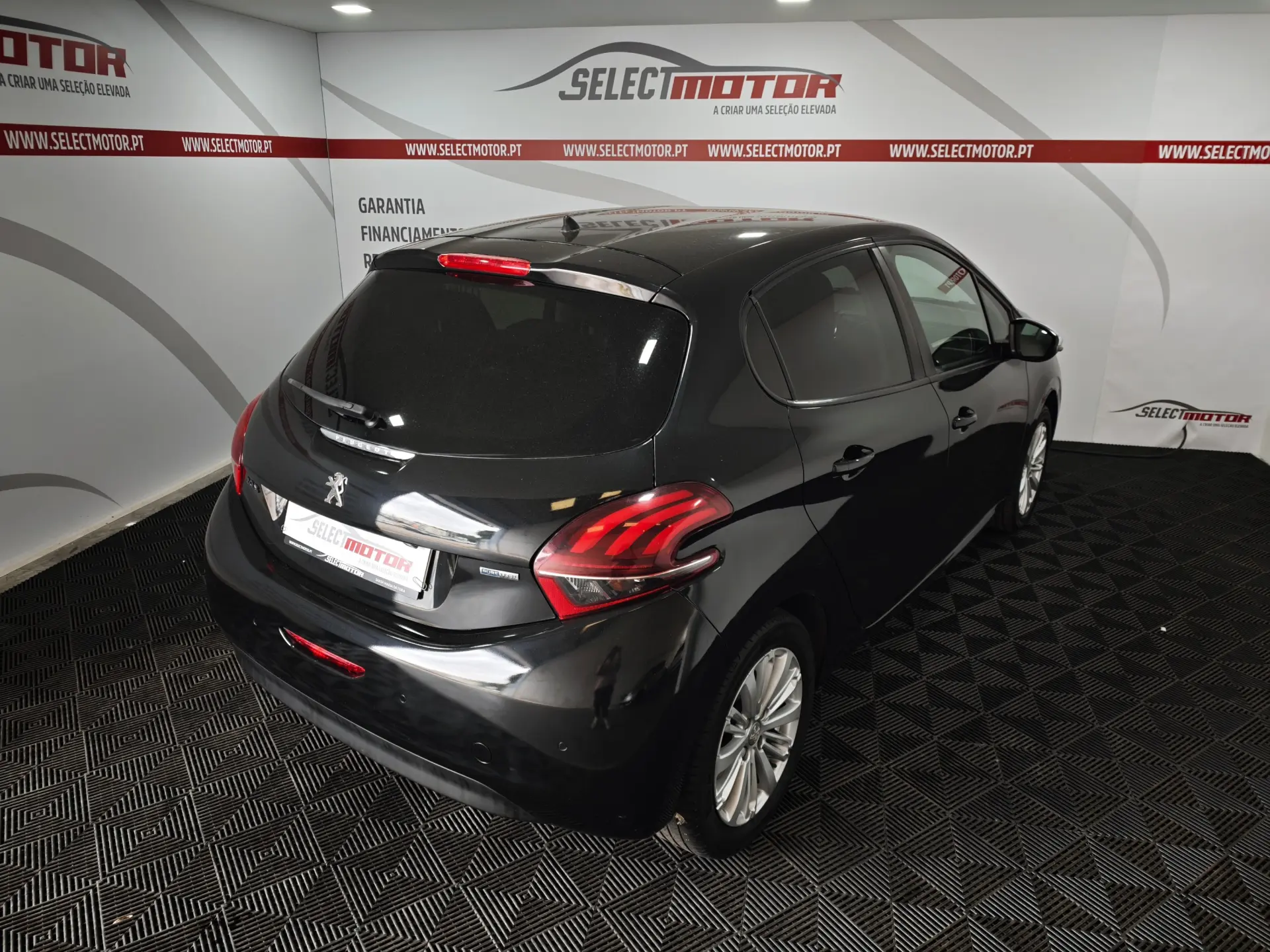 Peugeot 208 1.2 VTi Allure 6