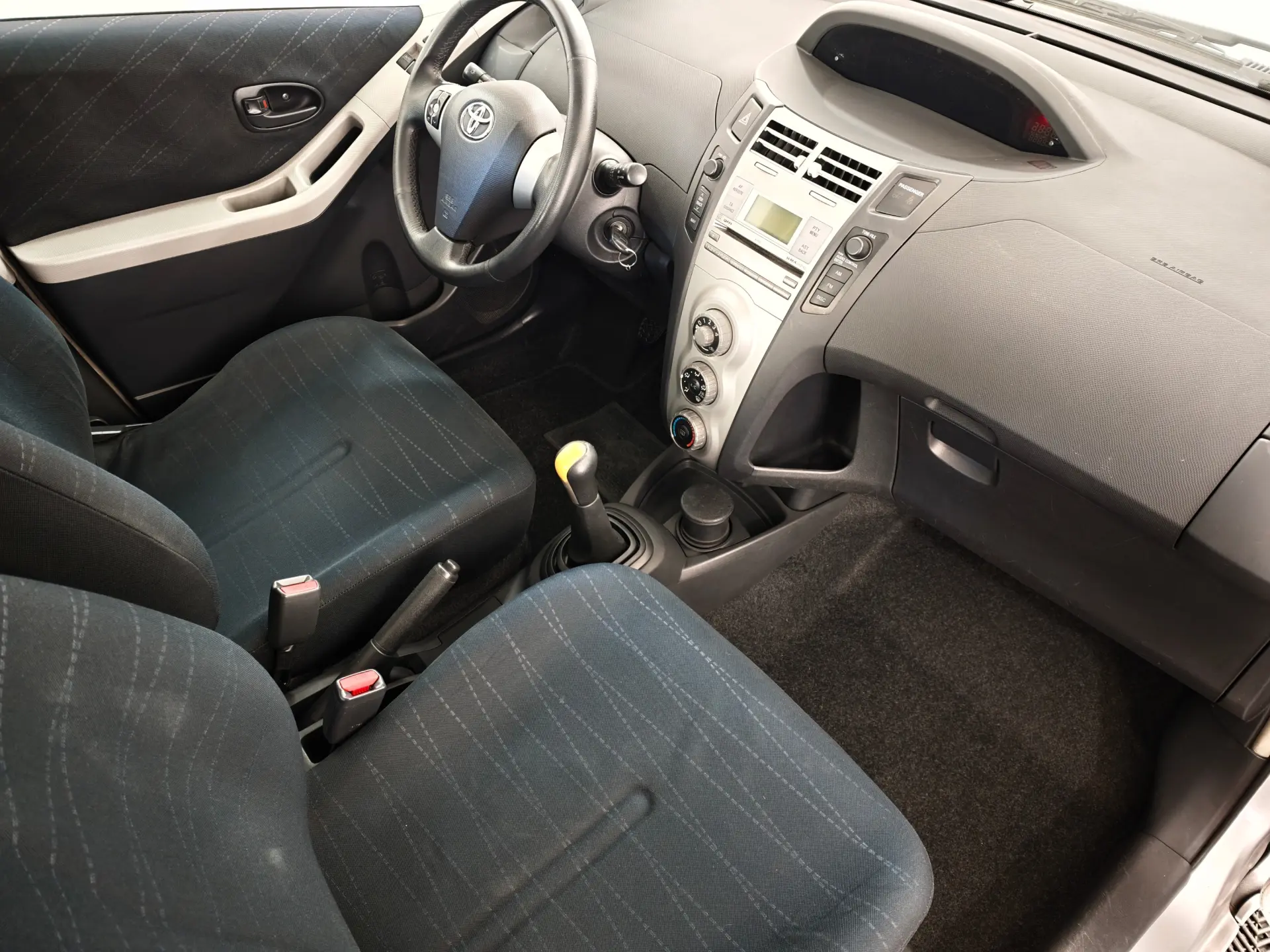 Toyota Yaris 1.0 VVT-i Comfort 22