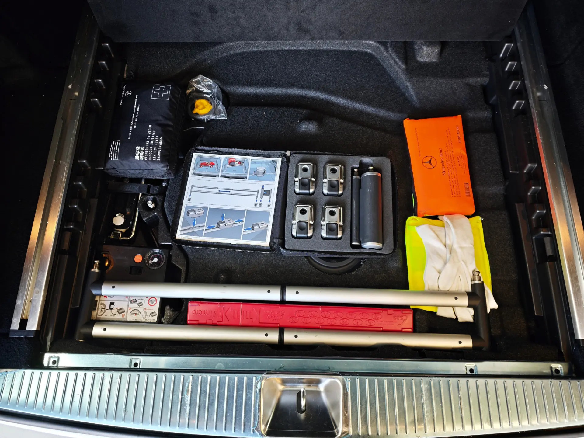 Mercedes-Benz E 220 BlueTEC BE Edition Auto. 37