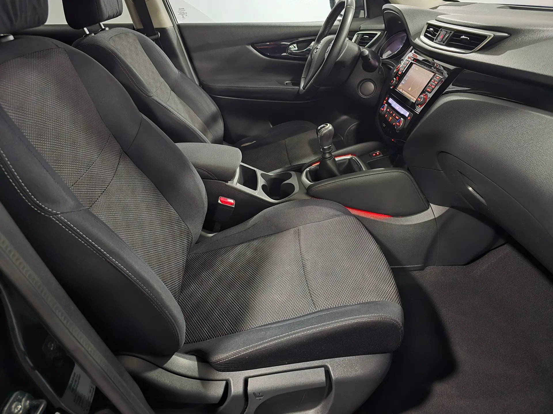 Nissan Qashqai 1.5 dCi N-Connecta 18 21