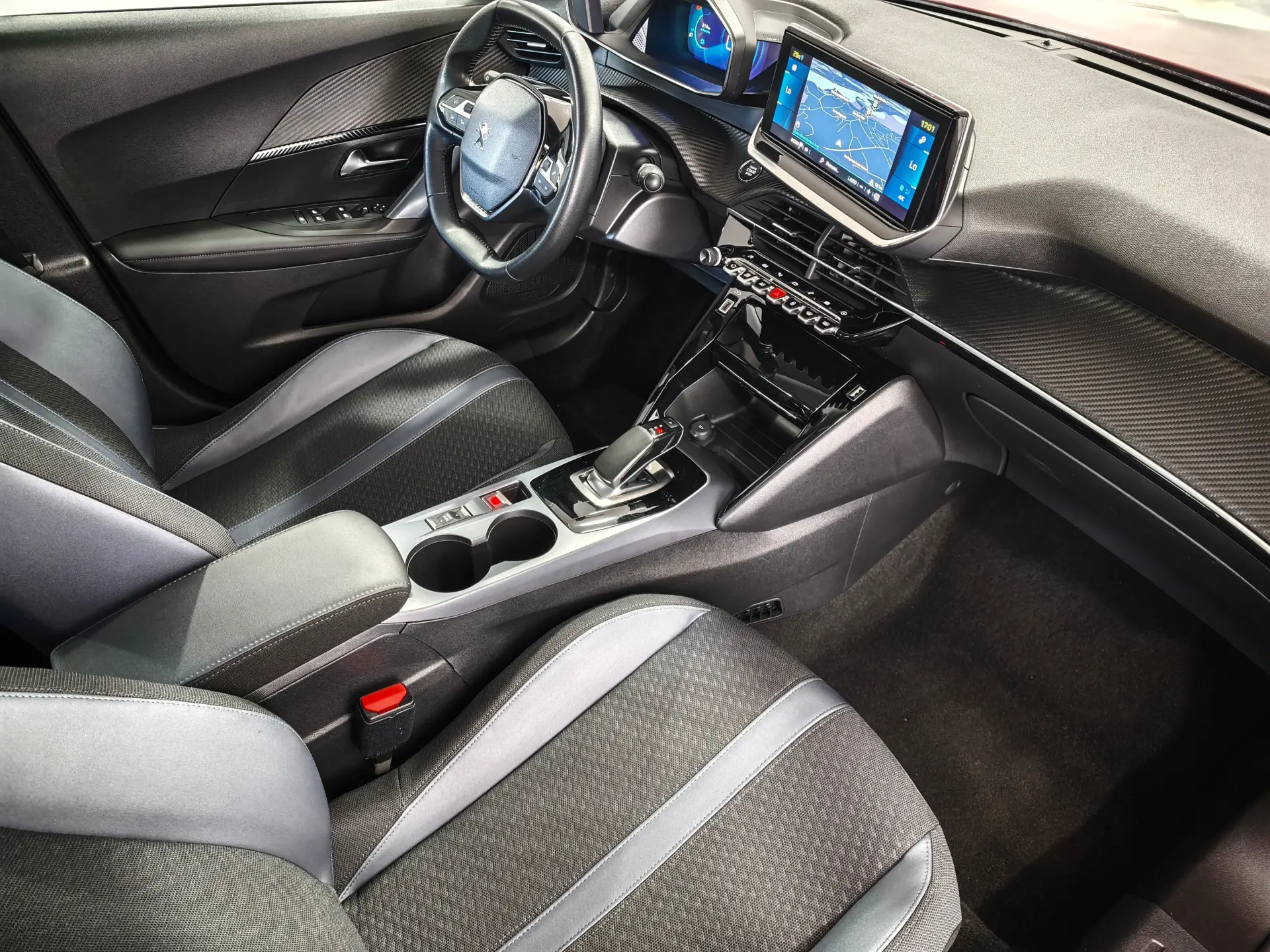 Peugeot e-2008 Allure 33