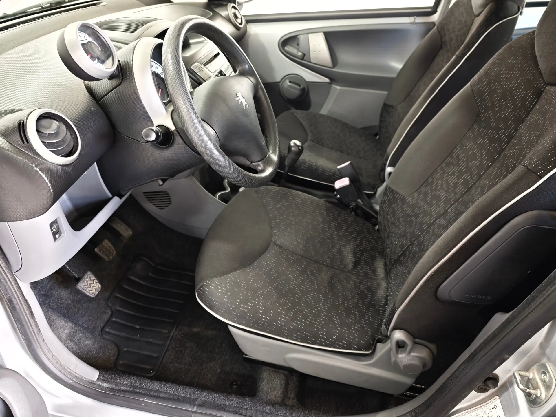 Peugeot 107 1.0 Active 17