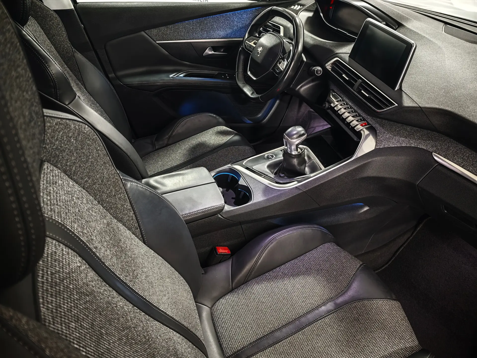 Peugeot 3008 1.2 PureTech Allure Pack 23