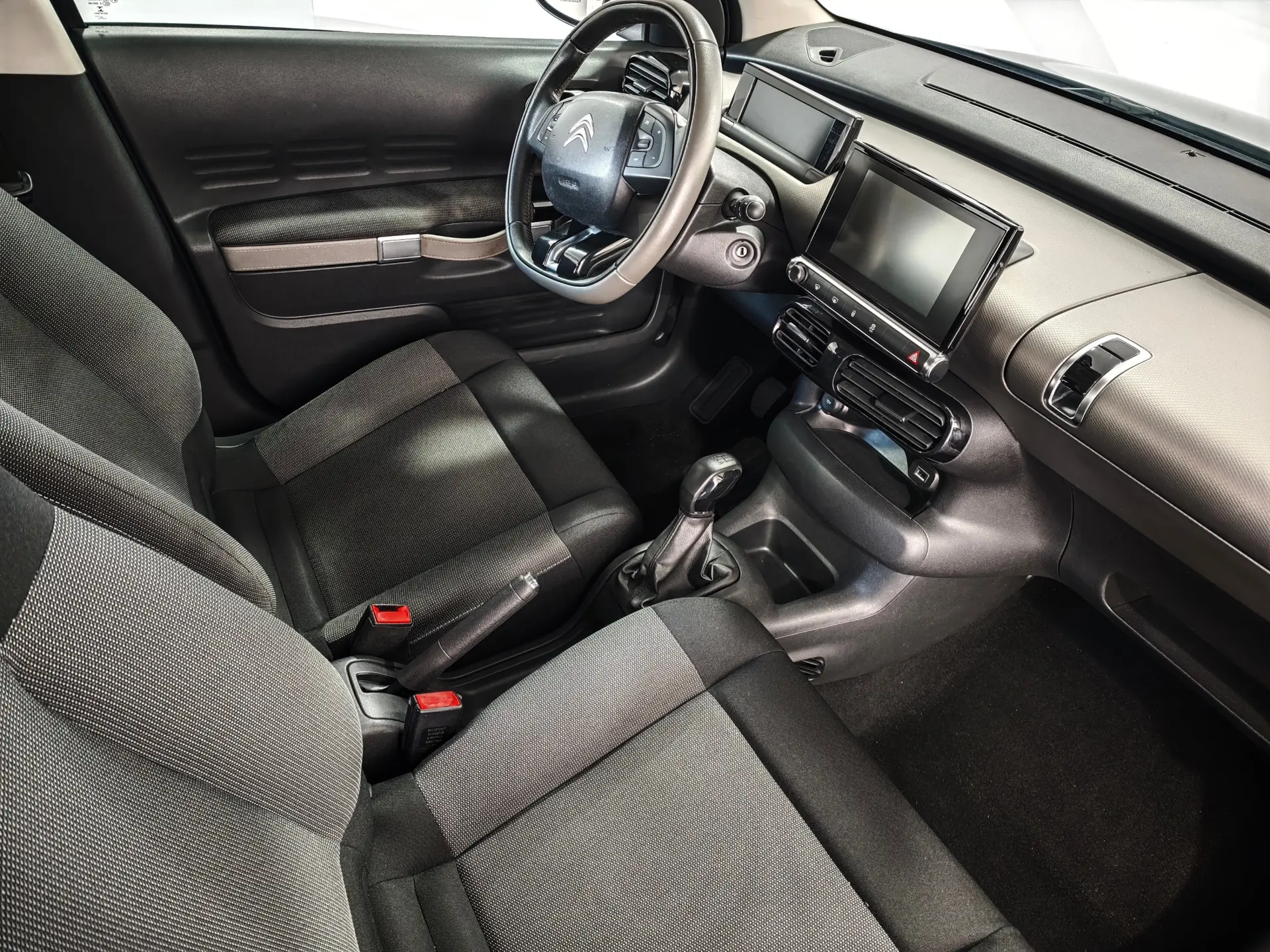 Citroen C4 Cactus 1.2 PureTech Shine 21