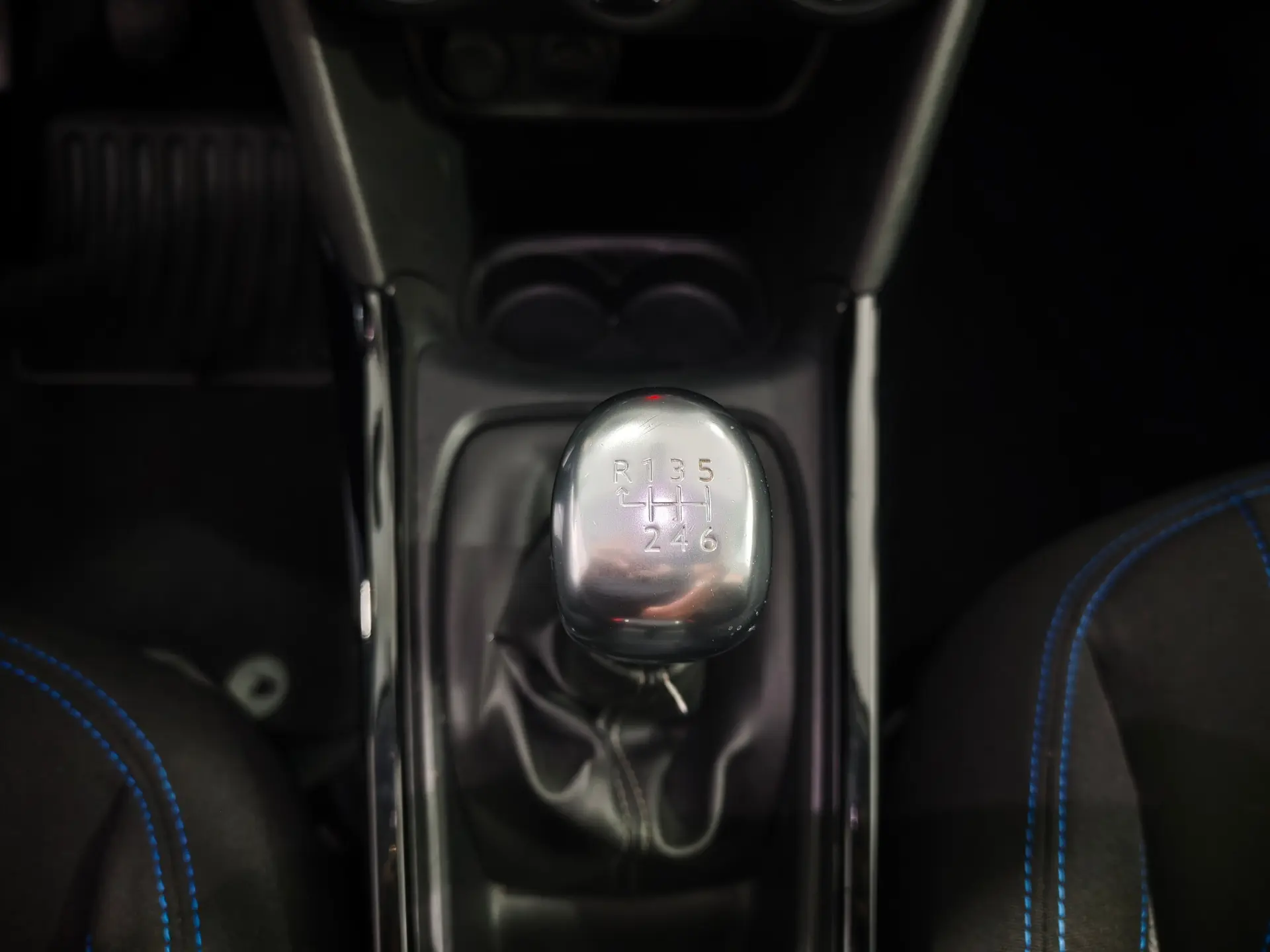 Peugeot 2008 1.2 PureTech Signature 13