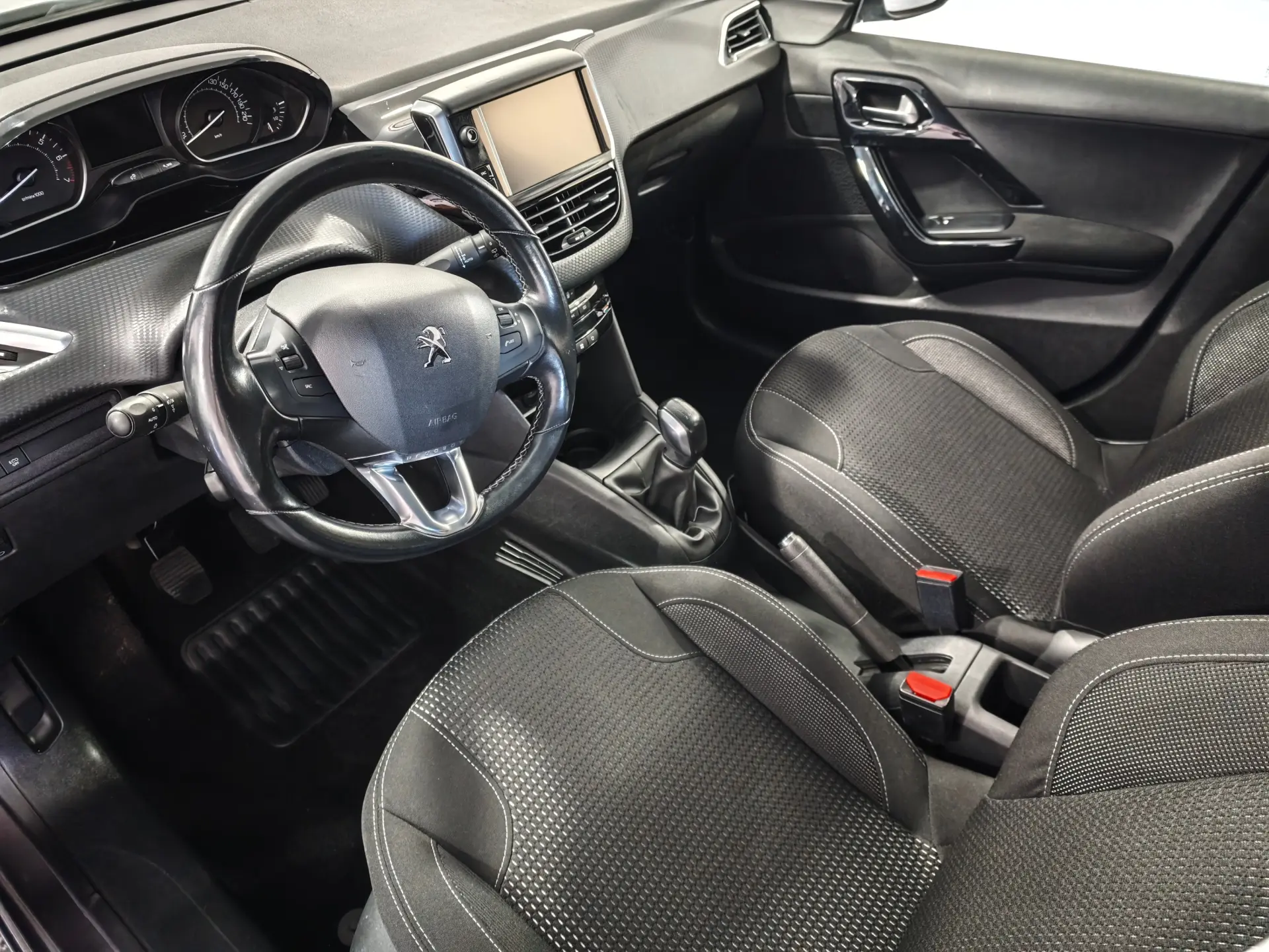 Peugeot 208 1.2 PureTech Allure 21