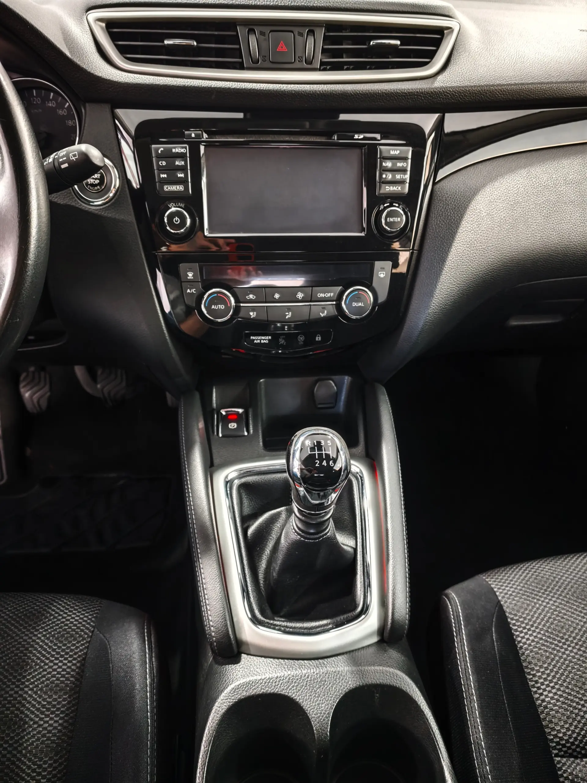 Nissan Qashqai 1.5 dCi N-Connecta 18 13