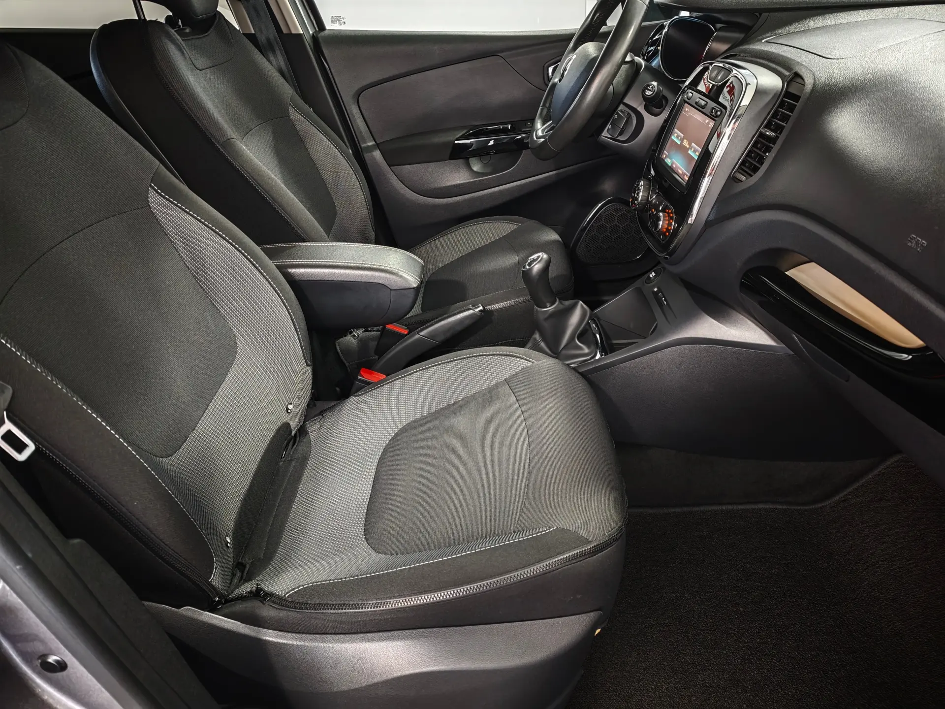 Renault Captur 0.9 TCE Exclusive 27