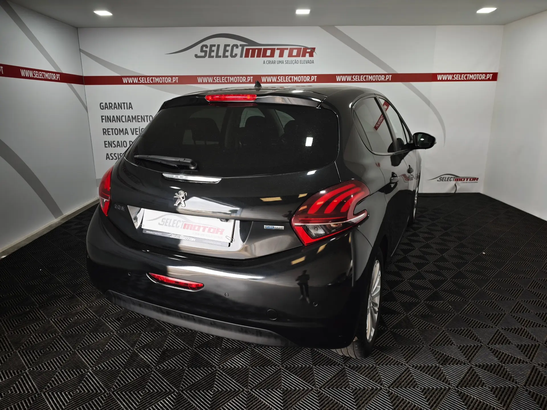Peugeot 208 1.2 VTi Allure 4