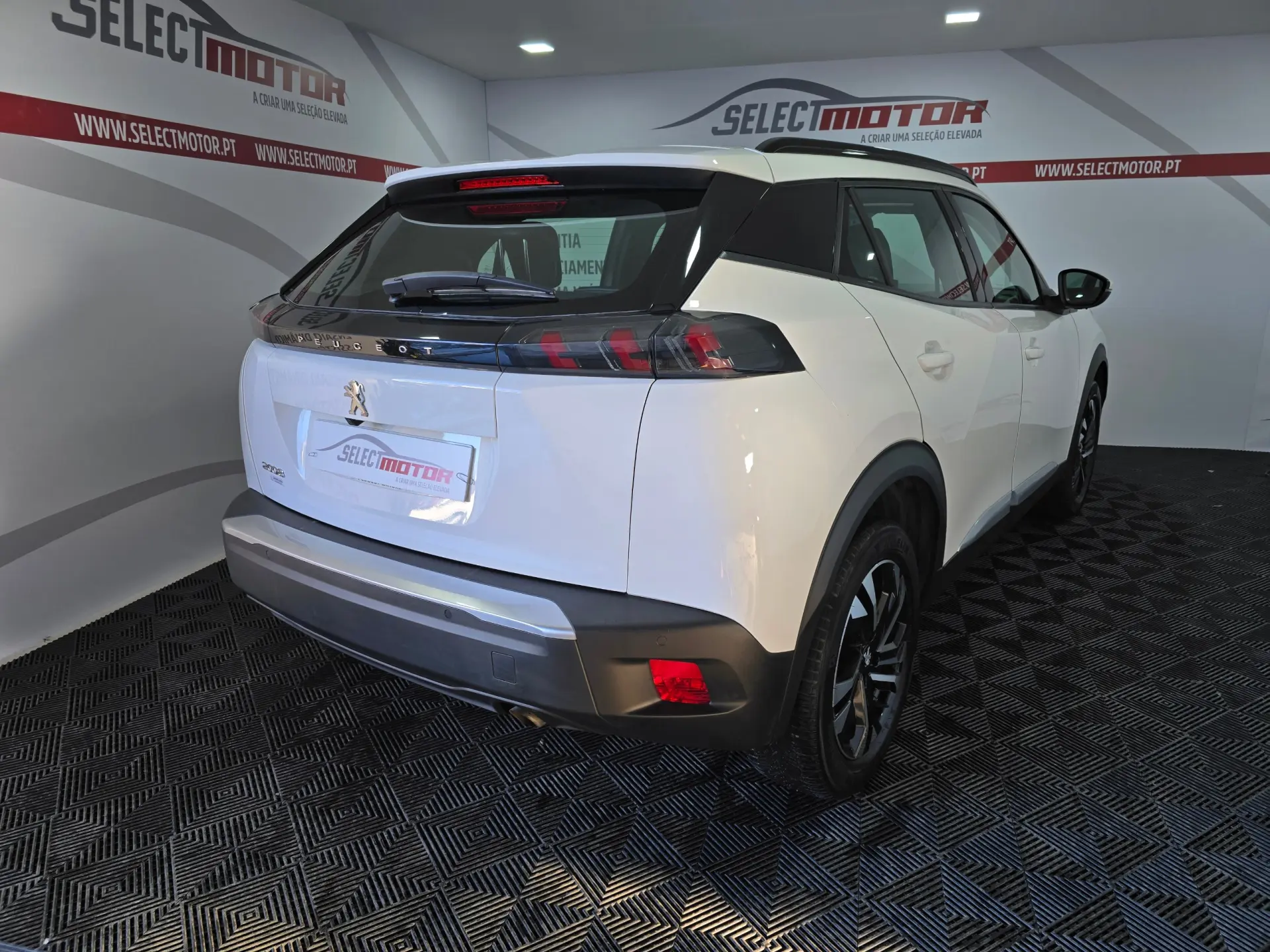 Peugeot 2008 1.2 PureTech Allure 5