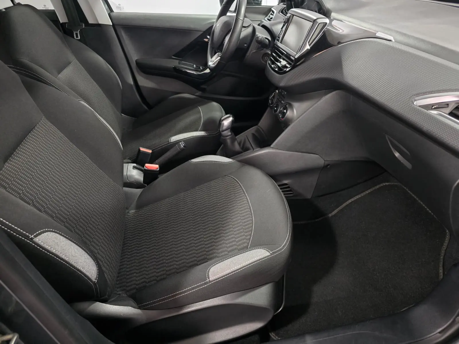 Peugeot 208 1.6 BlueHDi Active 17