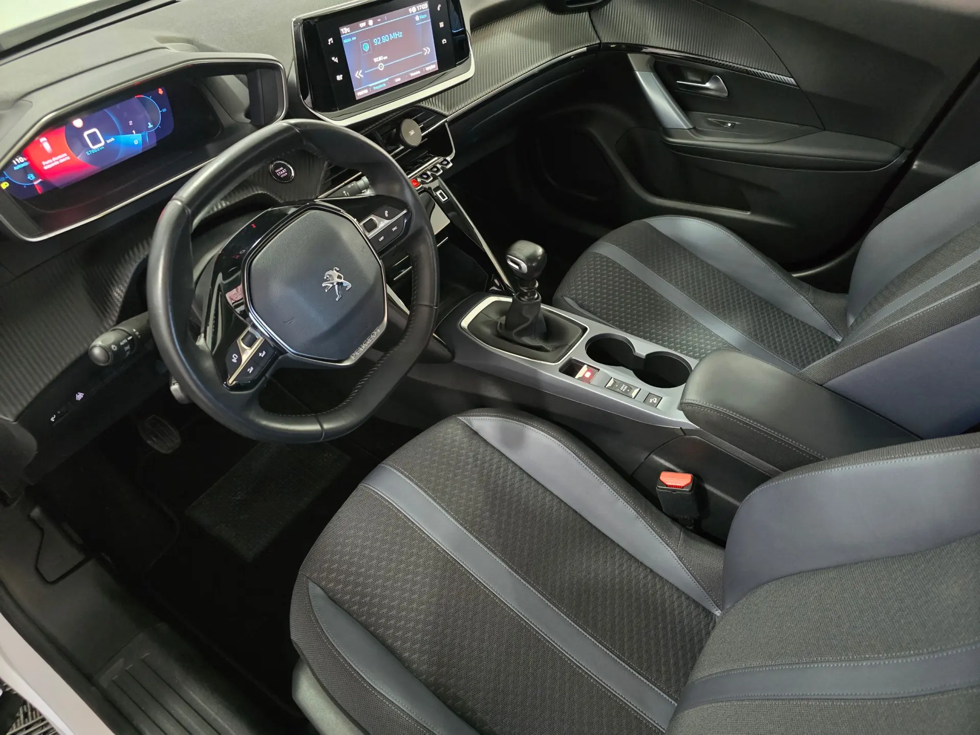 Peugeot 2008 1.2 PureTech Allure 19