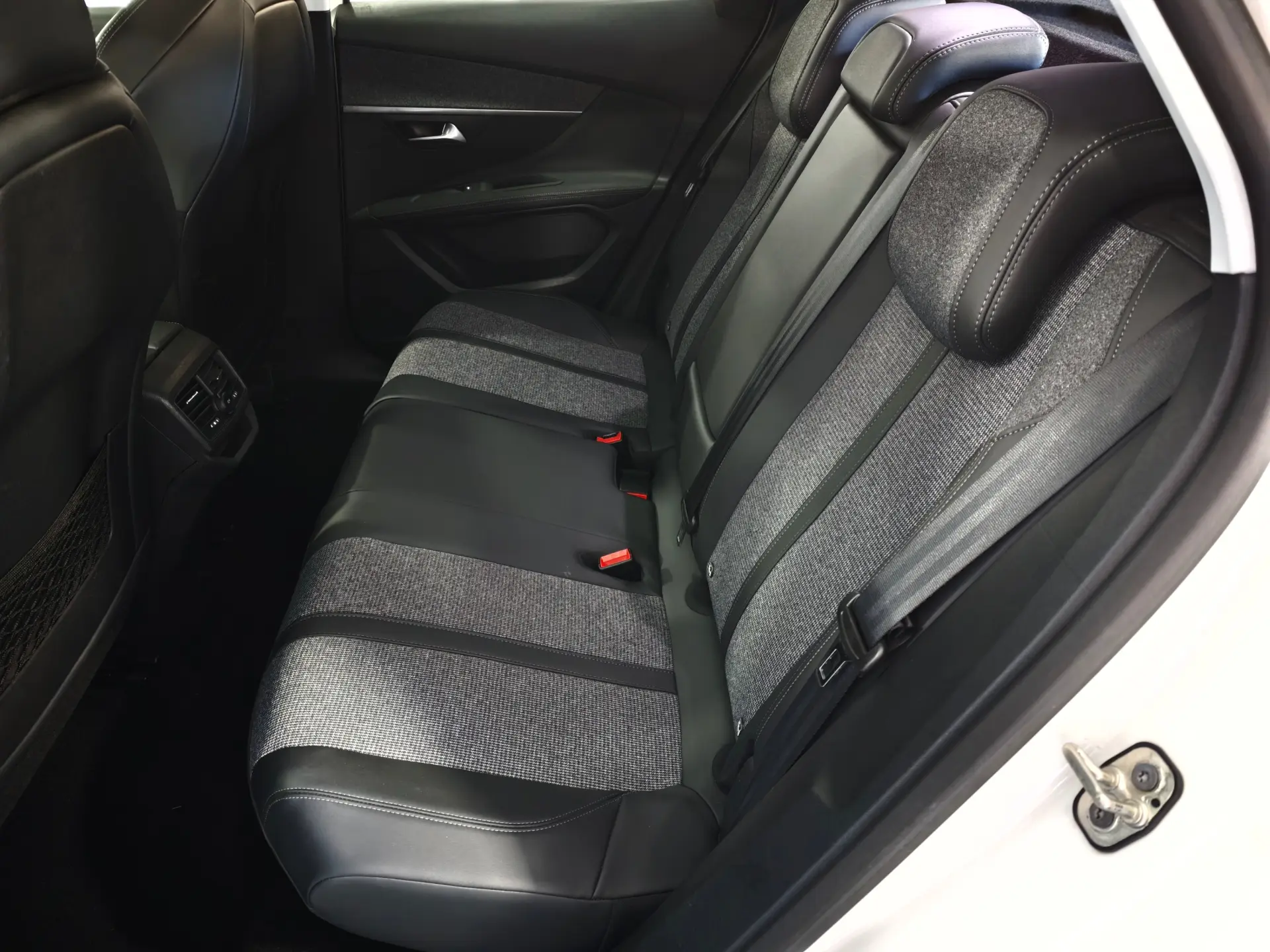 Peugeot 3008 1.2 PureTech Allure Pack 19