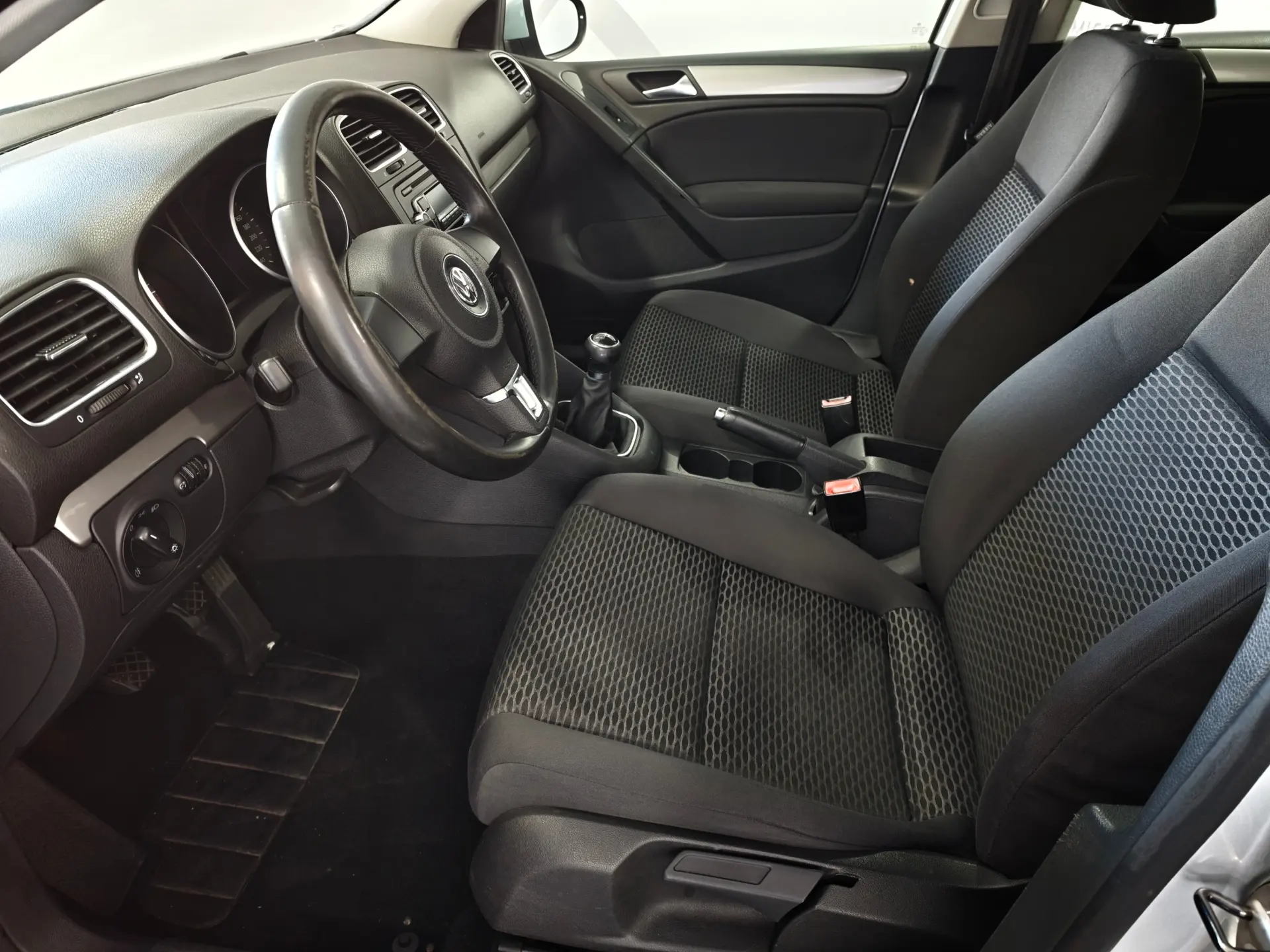 Volkswagen Golf 1.6 TDi Confortline 15