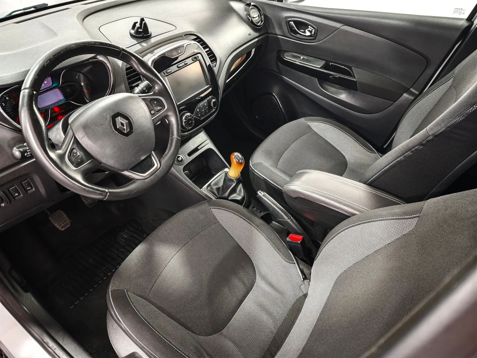 Renault Captur 1.5 dCi 23