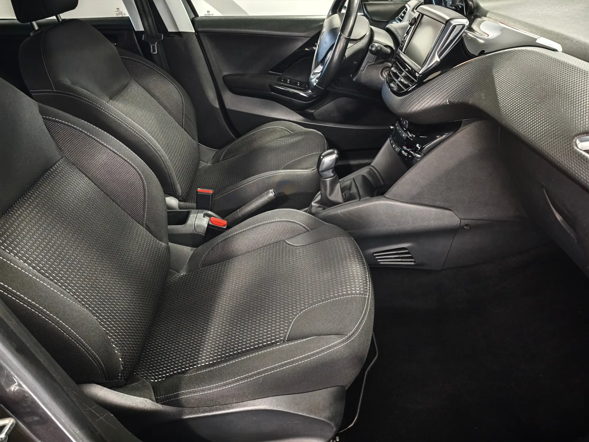 Peugeot 208 1.2 PureTech Allure 23