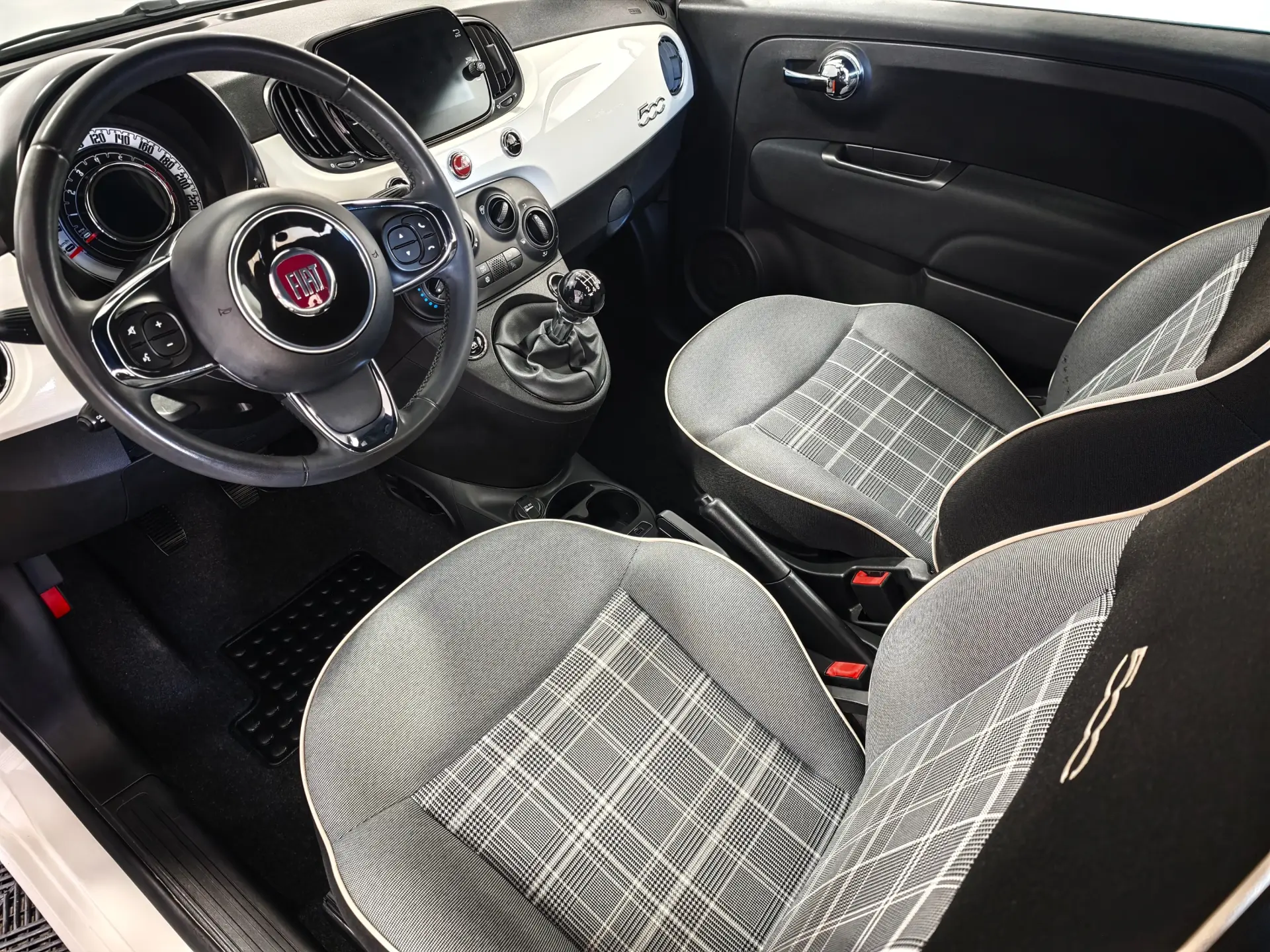 Fiat 500 1.0 Hybrid Lounge 19