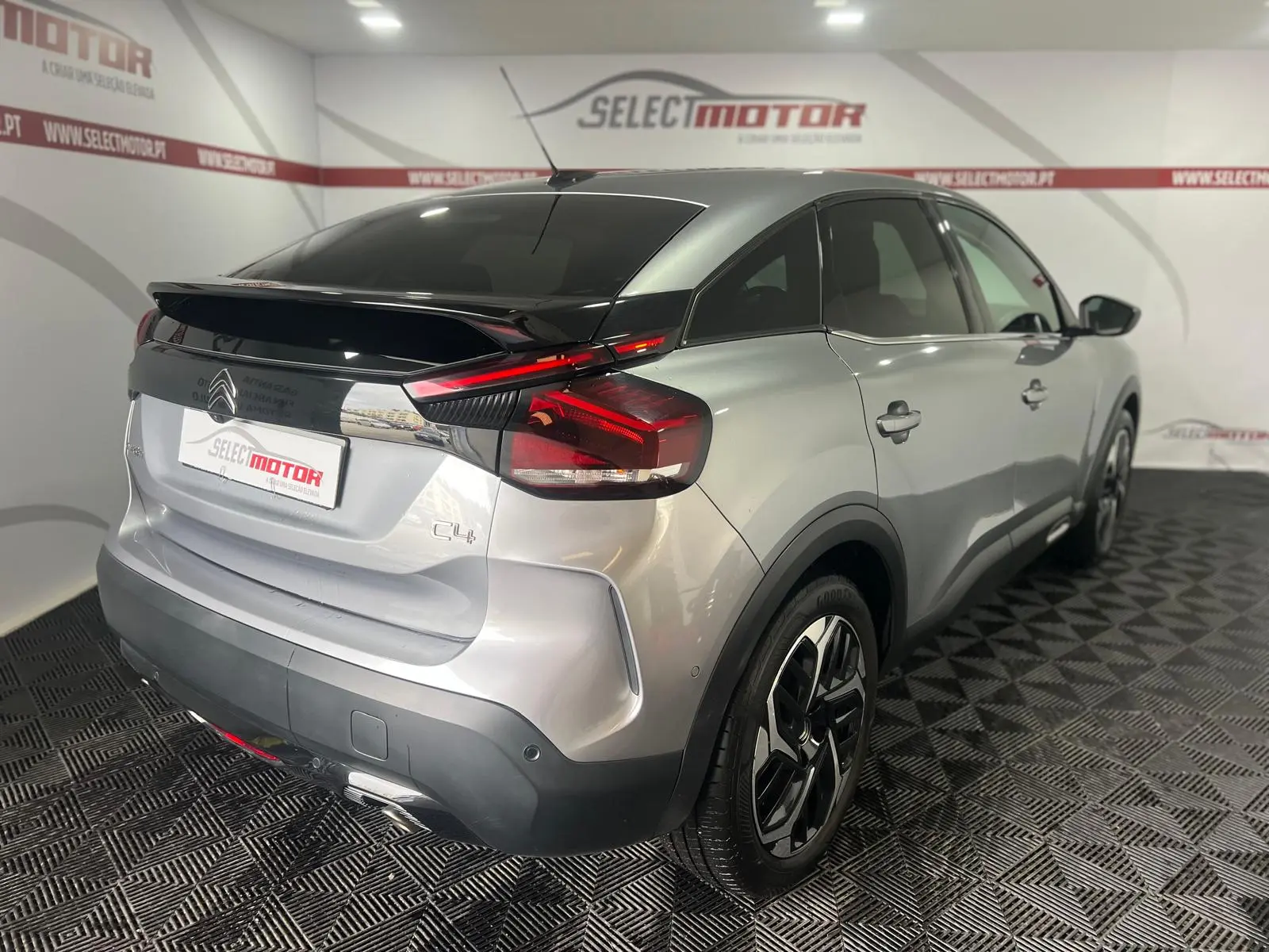 Citroën C4 1.2 PureTech Shine EAT8 5