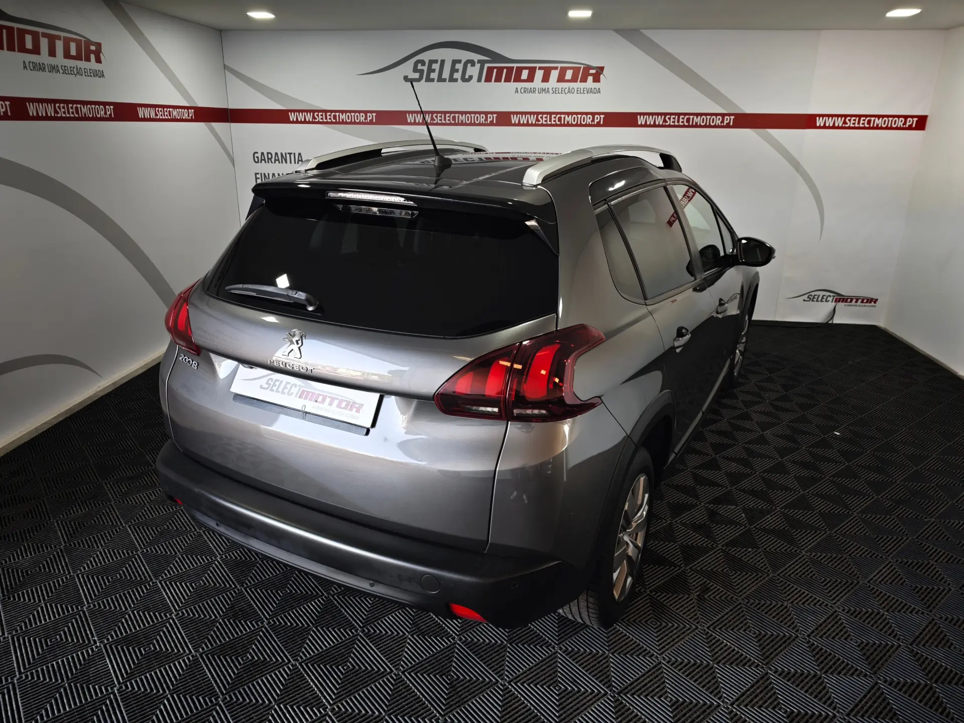 Peugeot 2008 1.2 PureTech Signature 6