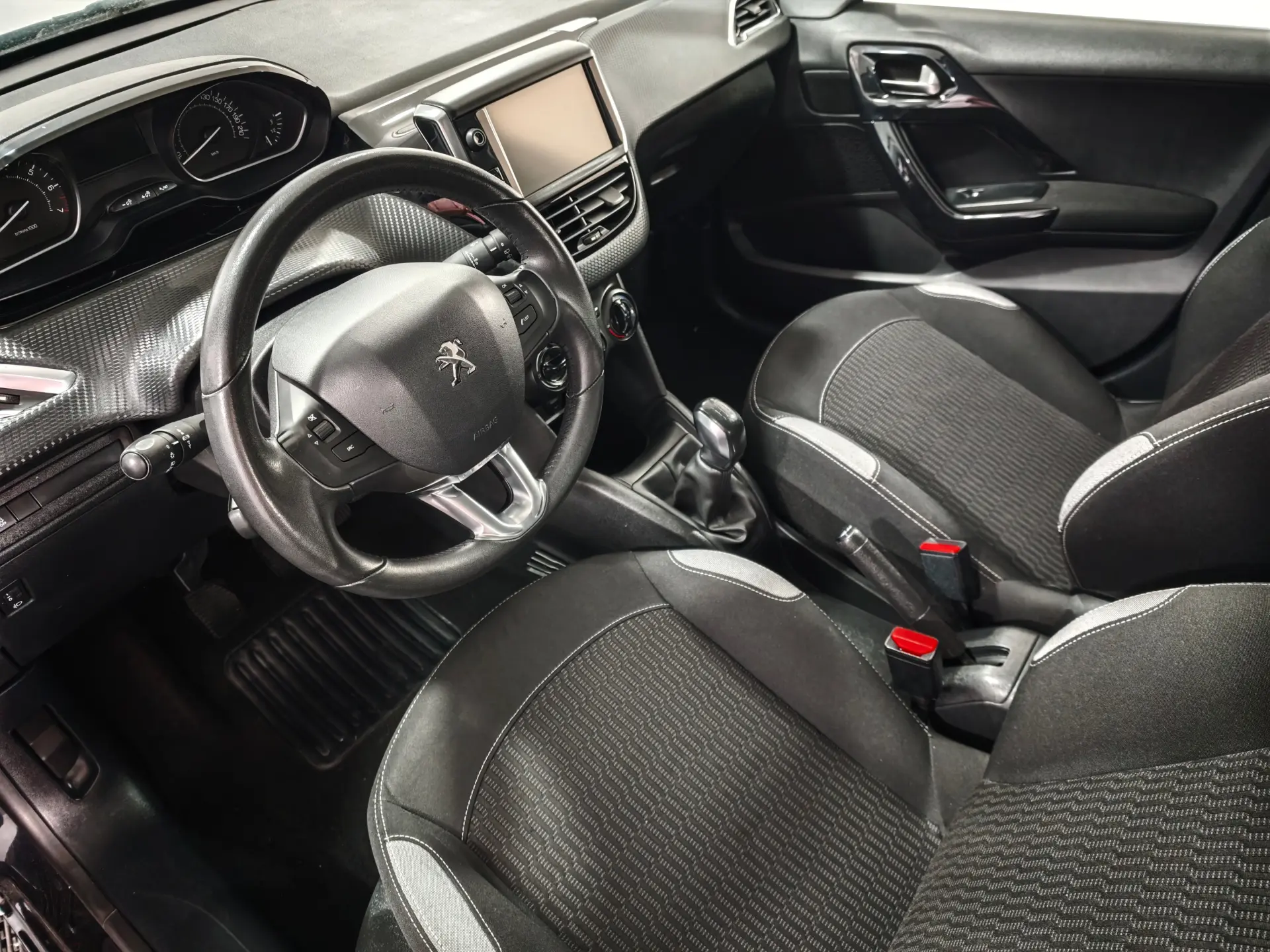 Peugeot 208 1.2 VTi Allure 19