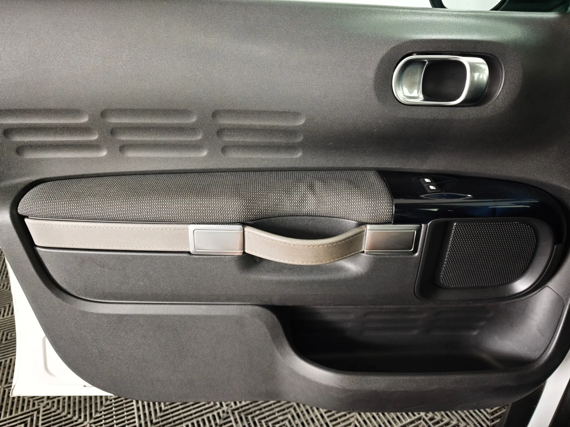 Citroen C4 Cactus BlueHDi 100 ETG6 Stop&Start Shine 19